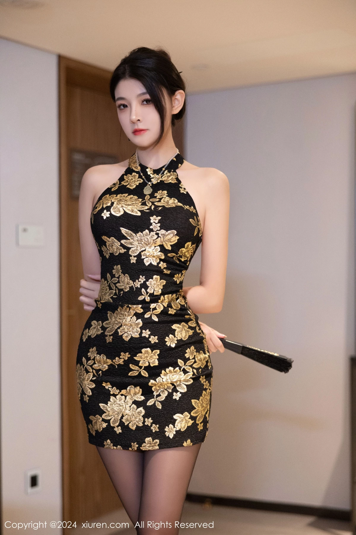 [[XiuRen秀人网]秀人网]No.9304_模特初梦瑶性感黑色露肩短款旗袍配超薄黑丝秀翘臀美腿诱惑写真95P