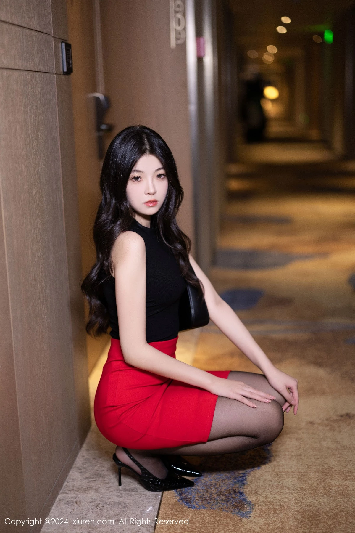 [[XiuRen秀人网]秀人网]No.9169_模特初梦瑶性感红色短裙露红色内衣配黑丝吊袜秀美腿诱惑写真80P