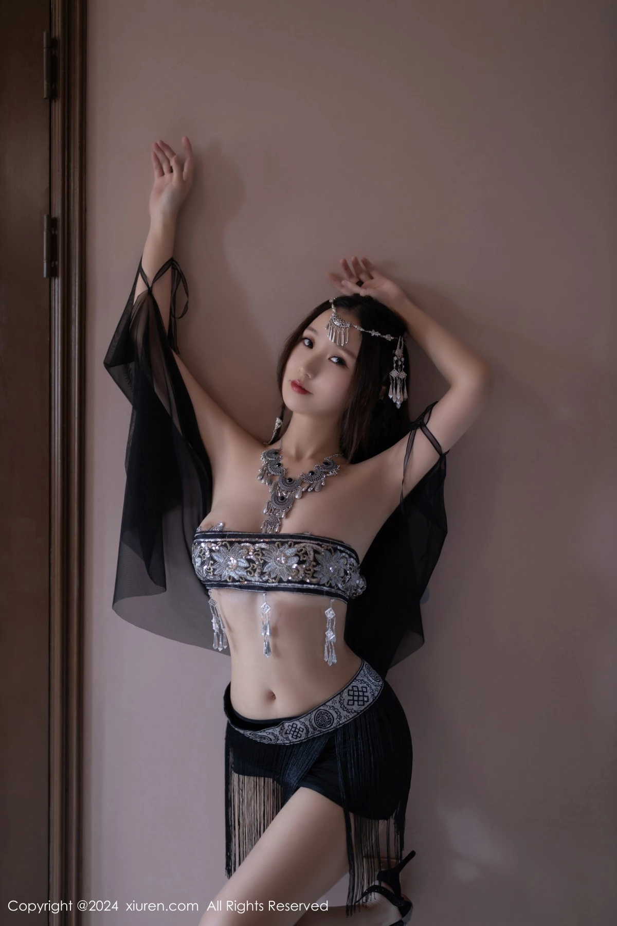 [[XiuRen秀人网]秀人网]No.9172_模特杏子Yada性感黑色轻透服饰露情趣内衣秀曼妙身姿诱惑写真81P