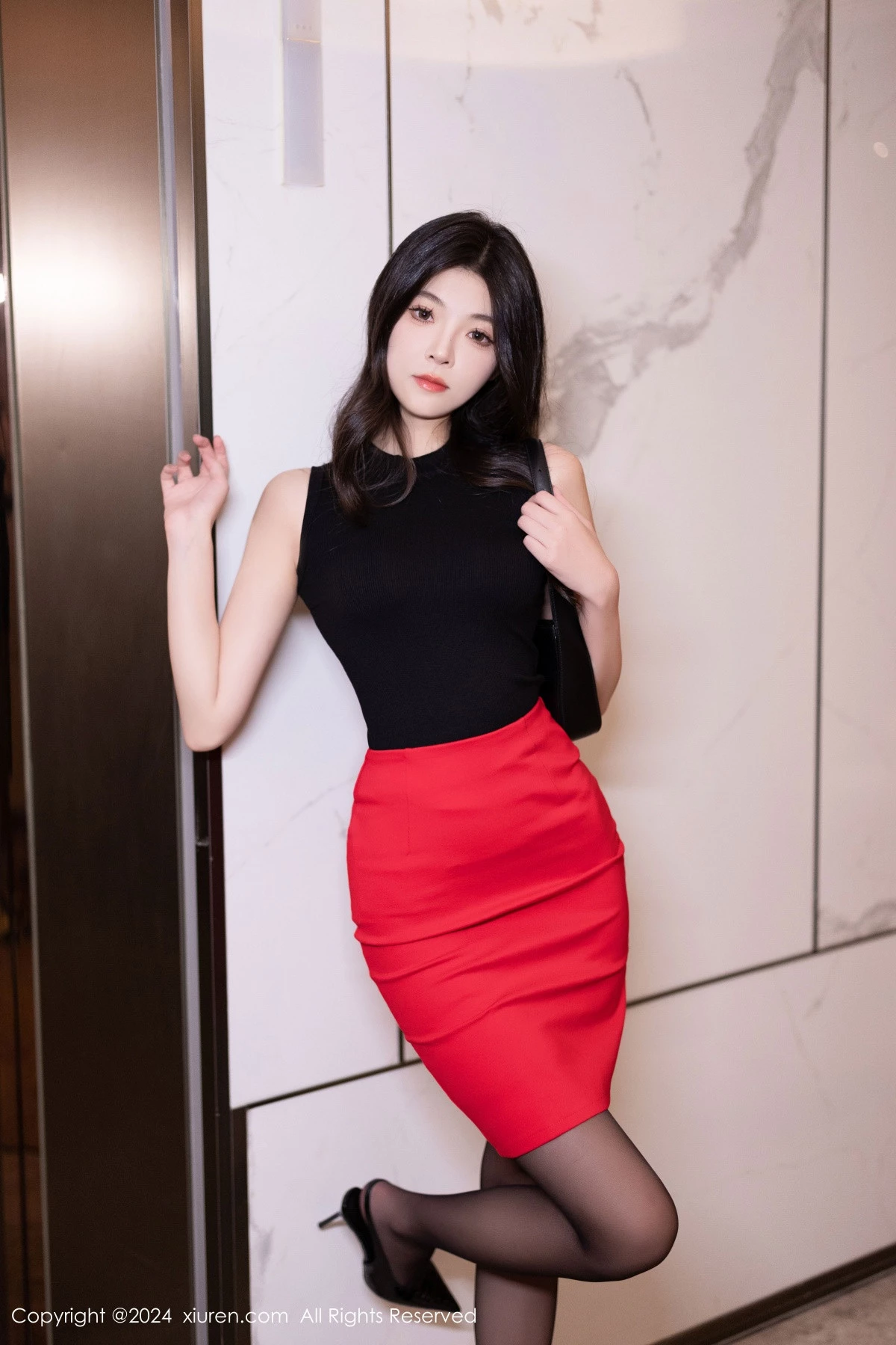 [[XiuRen秀人网]秀人网]No.9169_模特初梦瑶性感红色短裙露红色内衣配黑丝吊袜秀美腿诱惑写真80P