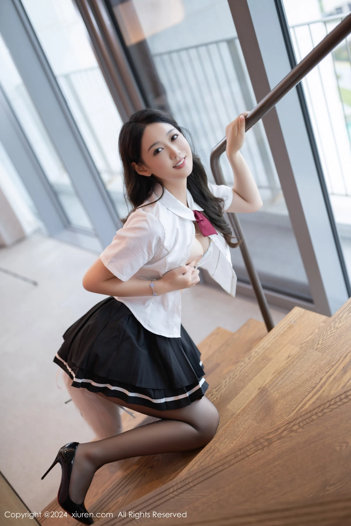 [[XiuRen秀人网]秀人网]No.9174_模特唐安琪私房JK制服配开档黑丝露性感内衣秀曼妙身姿诱惑写真84P