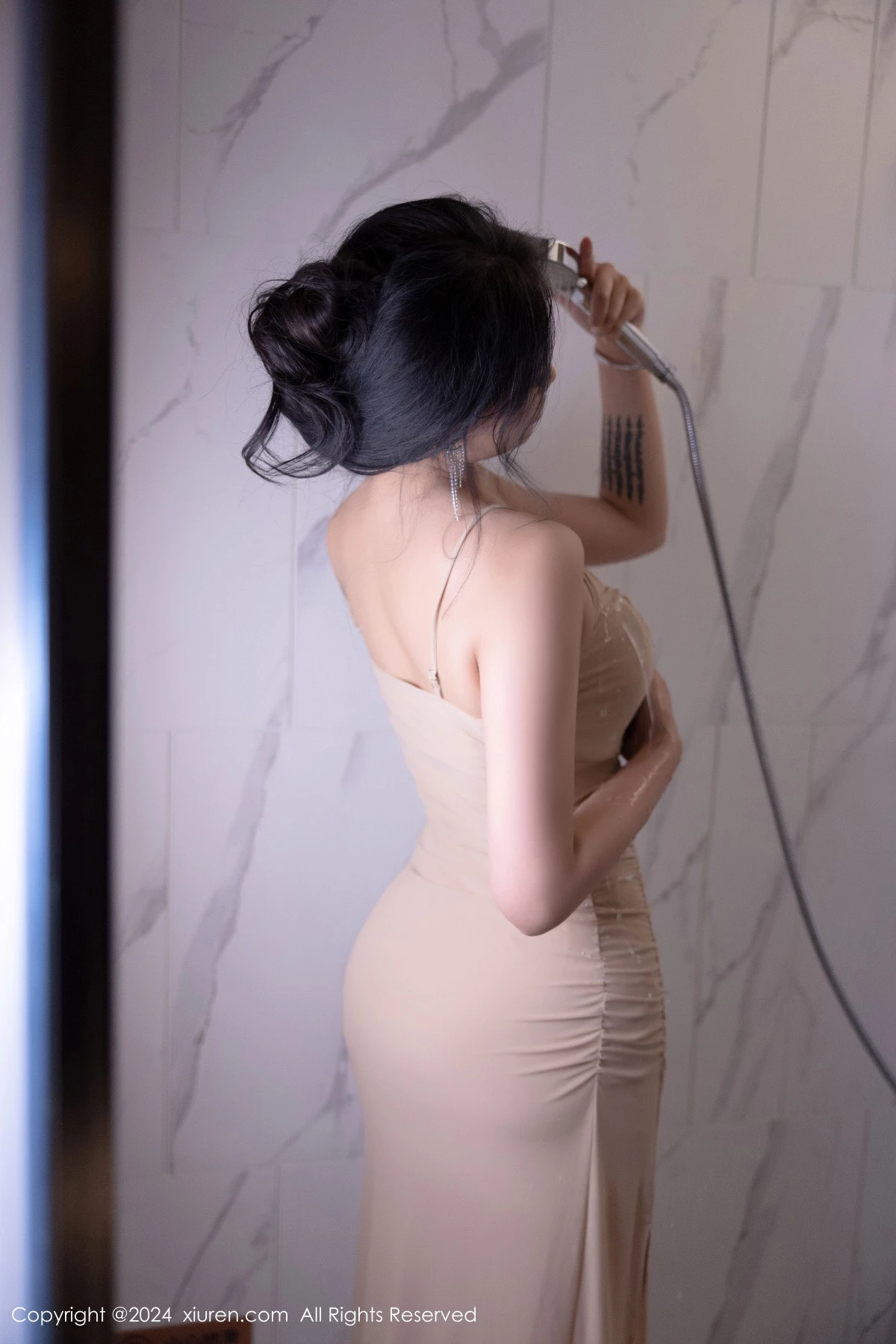 [[XiuRen秀人网]秀人网]No.9180_模特娜比浴室性感肉色连衣裙露黑色蕾丝内衣秀凹凸身材诱惑写真83P