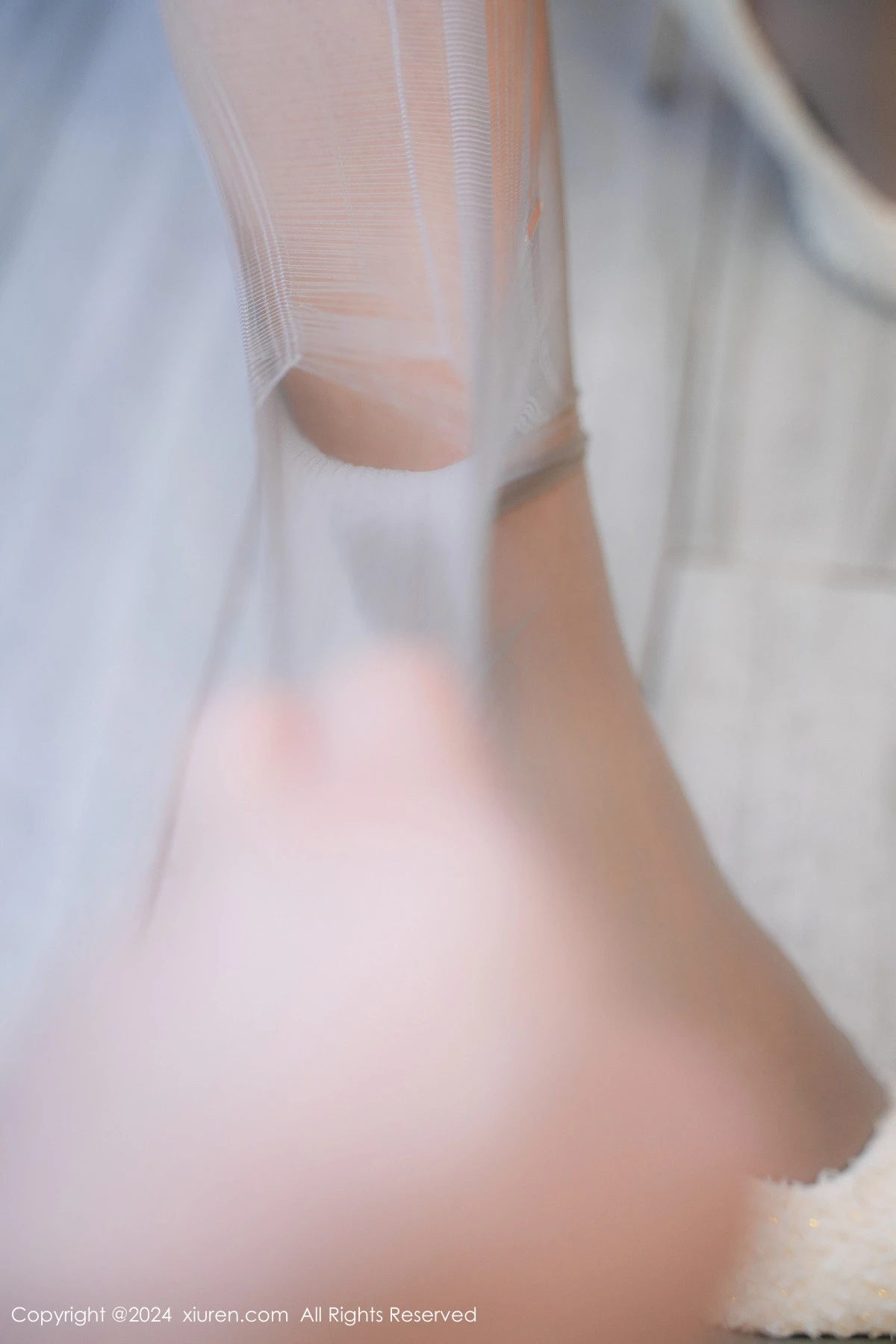 [[XiuRen秀人网]秀人网]No.9175_新人模特Lucky-性感银色短裙配超薄无内灰丝秀凹凸身材诱惑写真73P