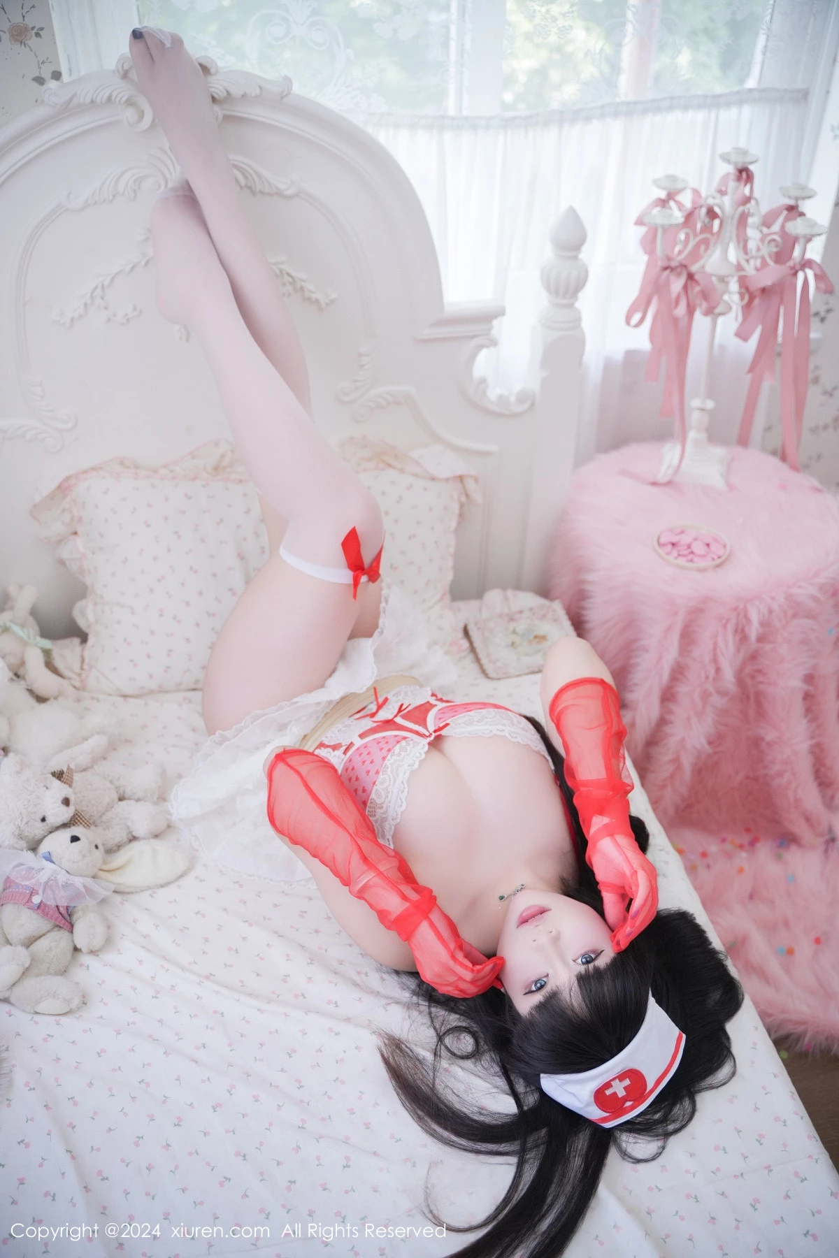 [[XiuRen秀人网]秀人网]No.9177_新人模特mini米妮性感红白色护士装配白丝袜秀浑圆翘臀诱惑写真80P