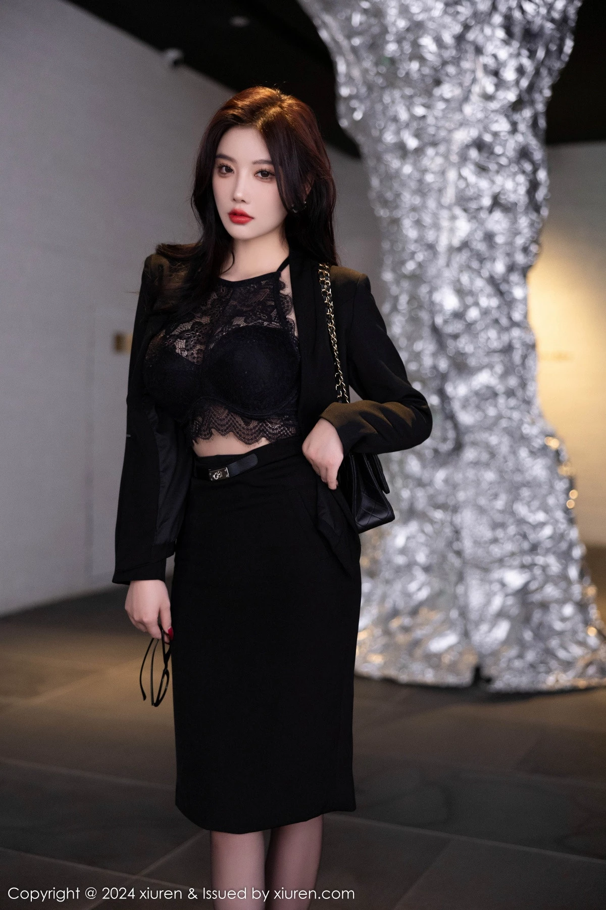 [[XiuRen秀人网]秀人网]No.9190_女神杨晨晨Yome性感黑色OL露蕾丝内衣配超薄黑丝极致魅惑写真80P