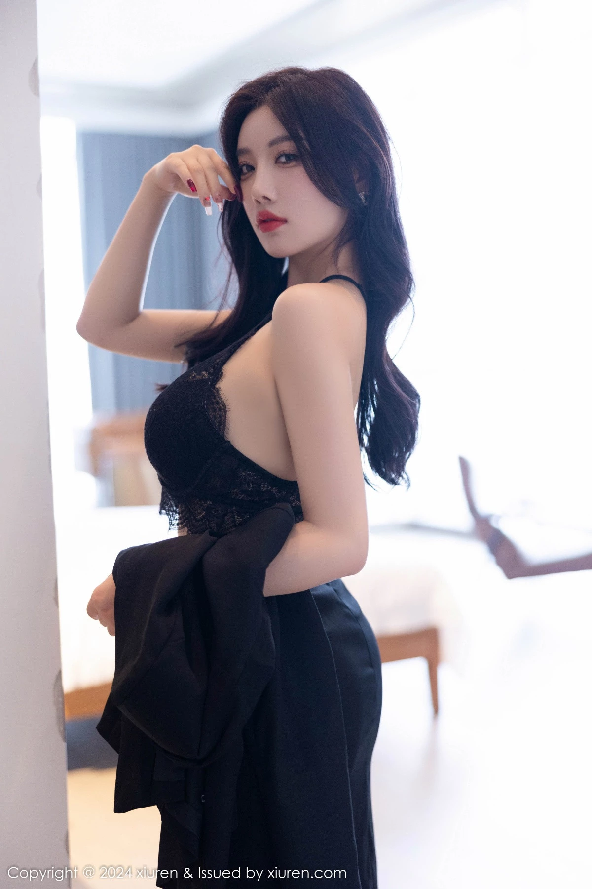 [[XiuRen秀人网]秀人网]No.9190_女神杨晨晨Yome性感黑色OL露蕾丝内衣配超薄黑丝极致魅惑写真80P