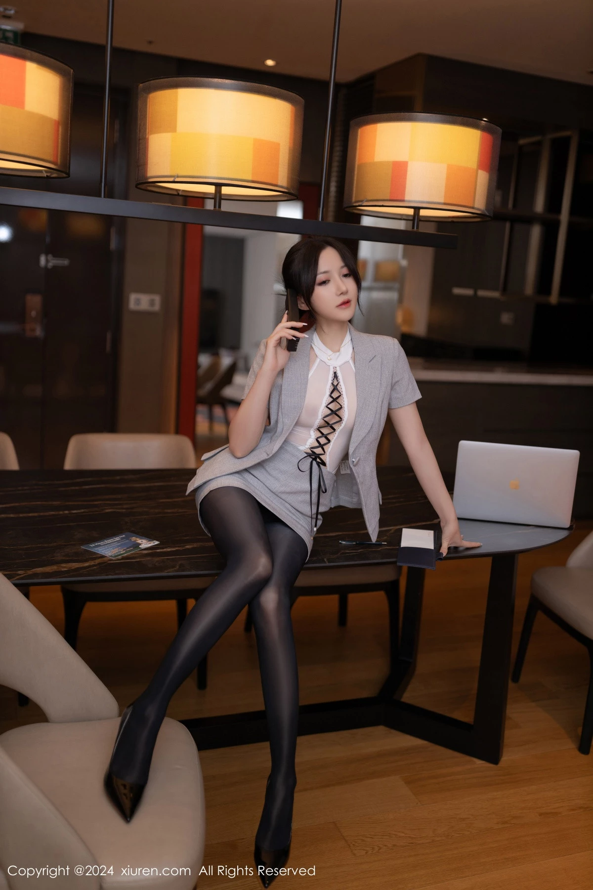 [[XiuRen秀人网]秀人网]No.9189_模特鱼子酱性感白色薄透上衣配超薄黑丝秀婀娜身段迷人诱惑写真82P