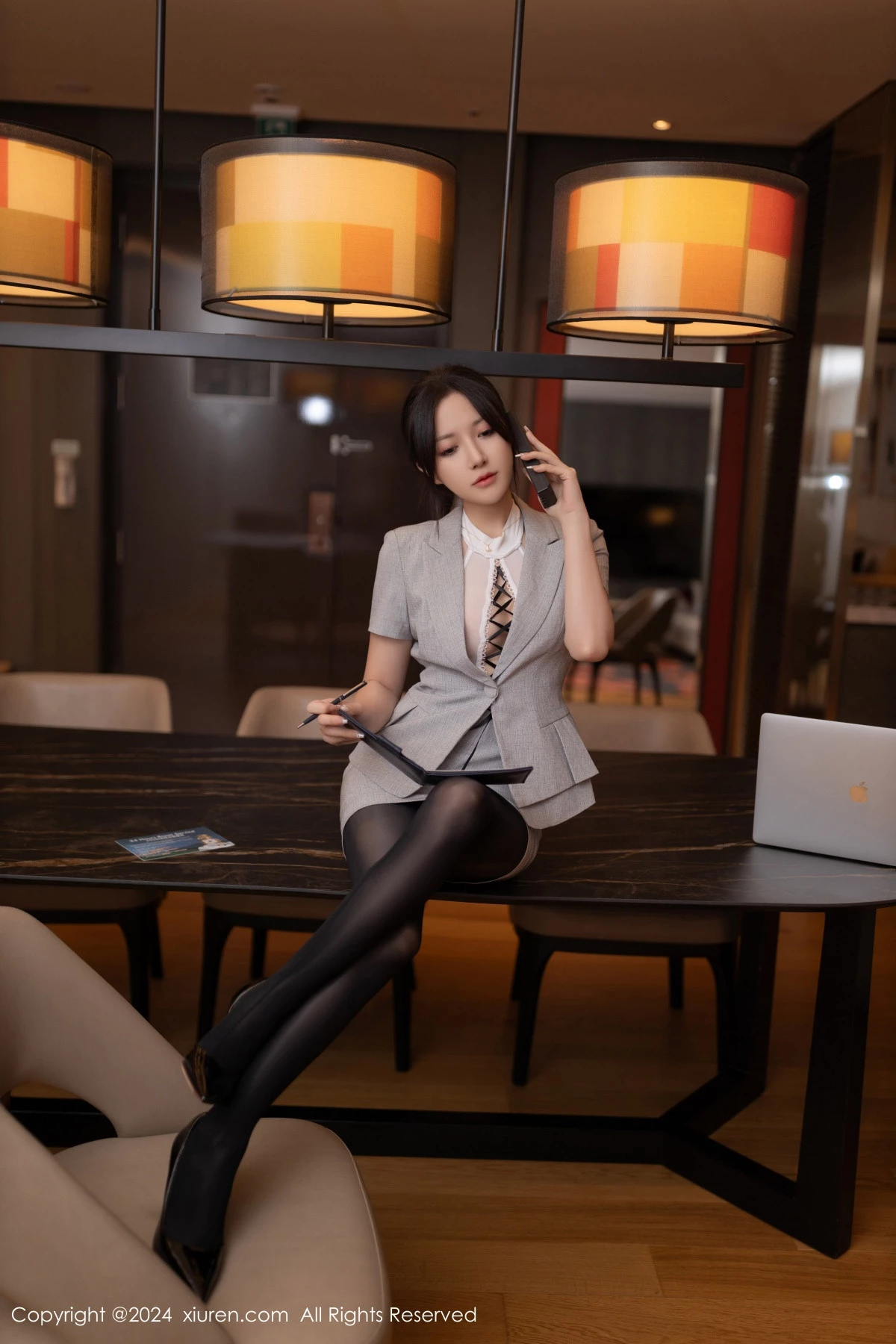 [[XiuRen秀人网]秀人网]No.9189_模特鱼子酱性感白色薄透上衣配超薄黑丝秀婀娜身段迷人诱惑写真82P