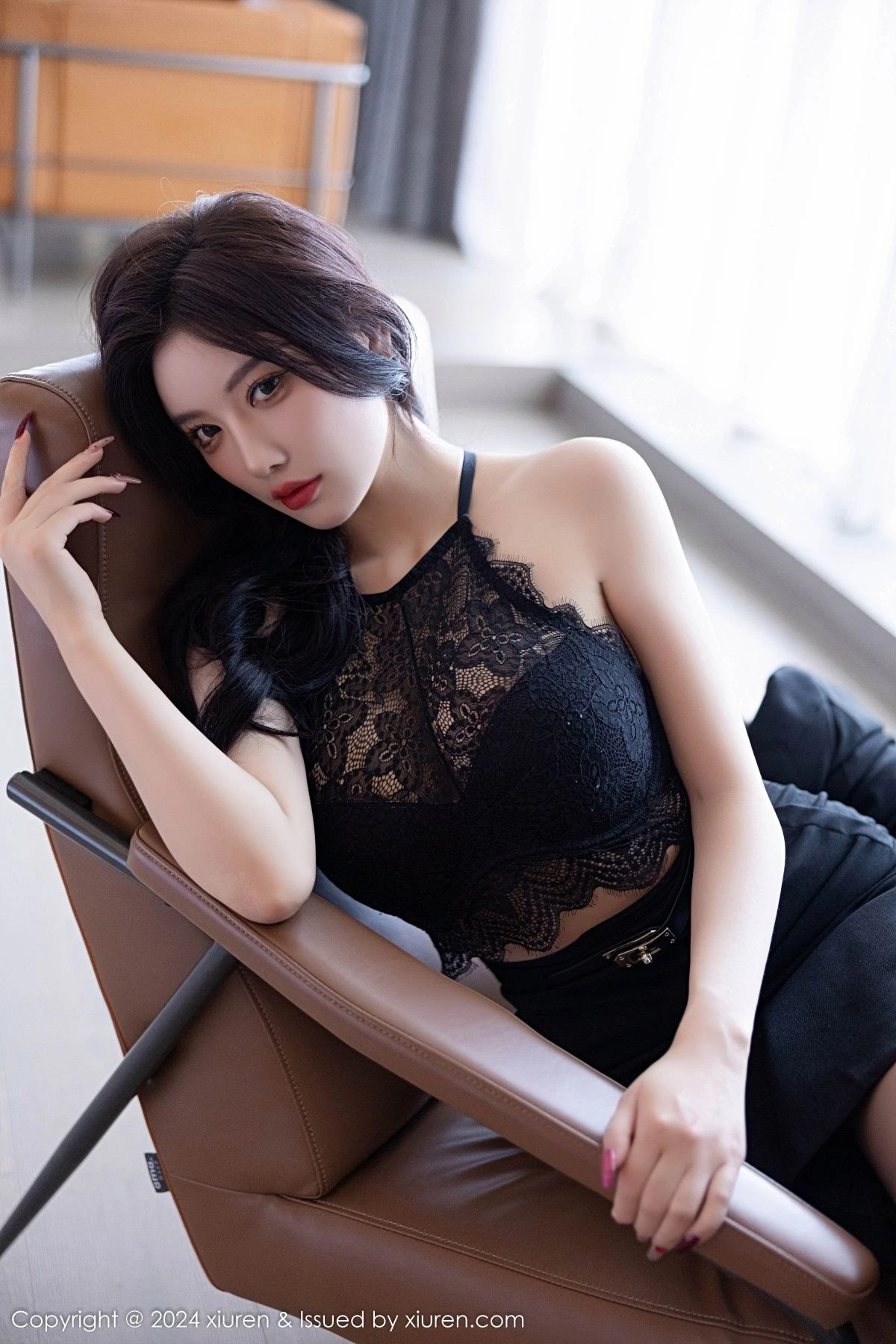 [[XiuRen秀人网]秀人网]No.9190_女神杨晨晨Yome性感黑色OL露蕾丝内衣配超薄黑丝极致魅惑写真80P