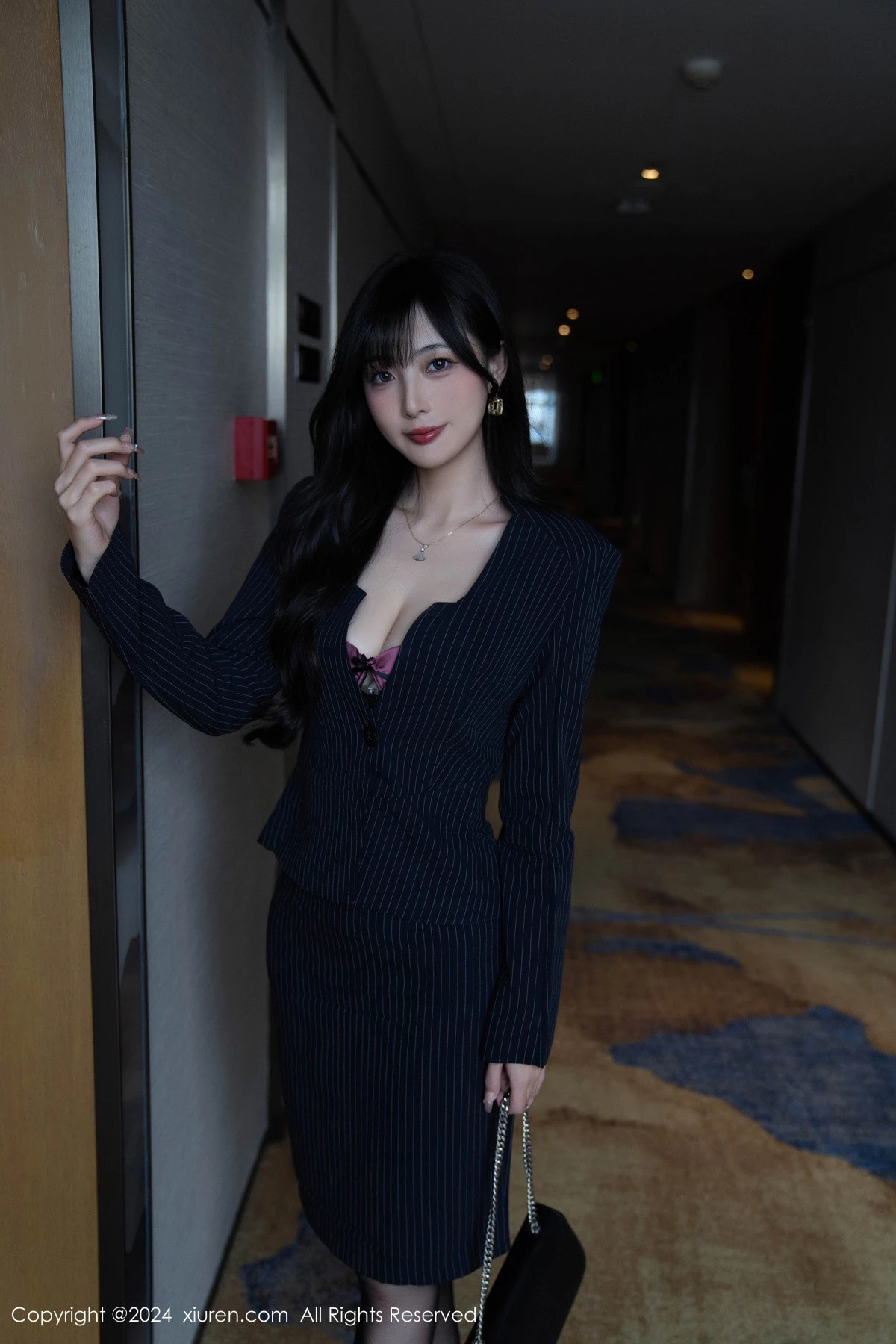 [[XiuRen秀人网]秀人网]No.9186_模特林星阑私房性感紫色情趣内衣配黑丝袜秀曼妙身姿诱惑写真90P