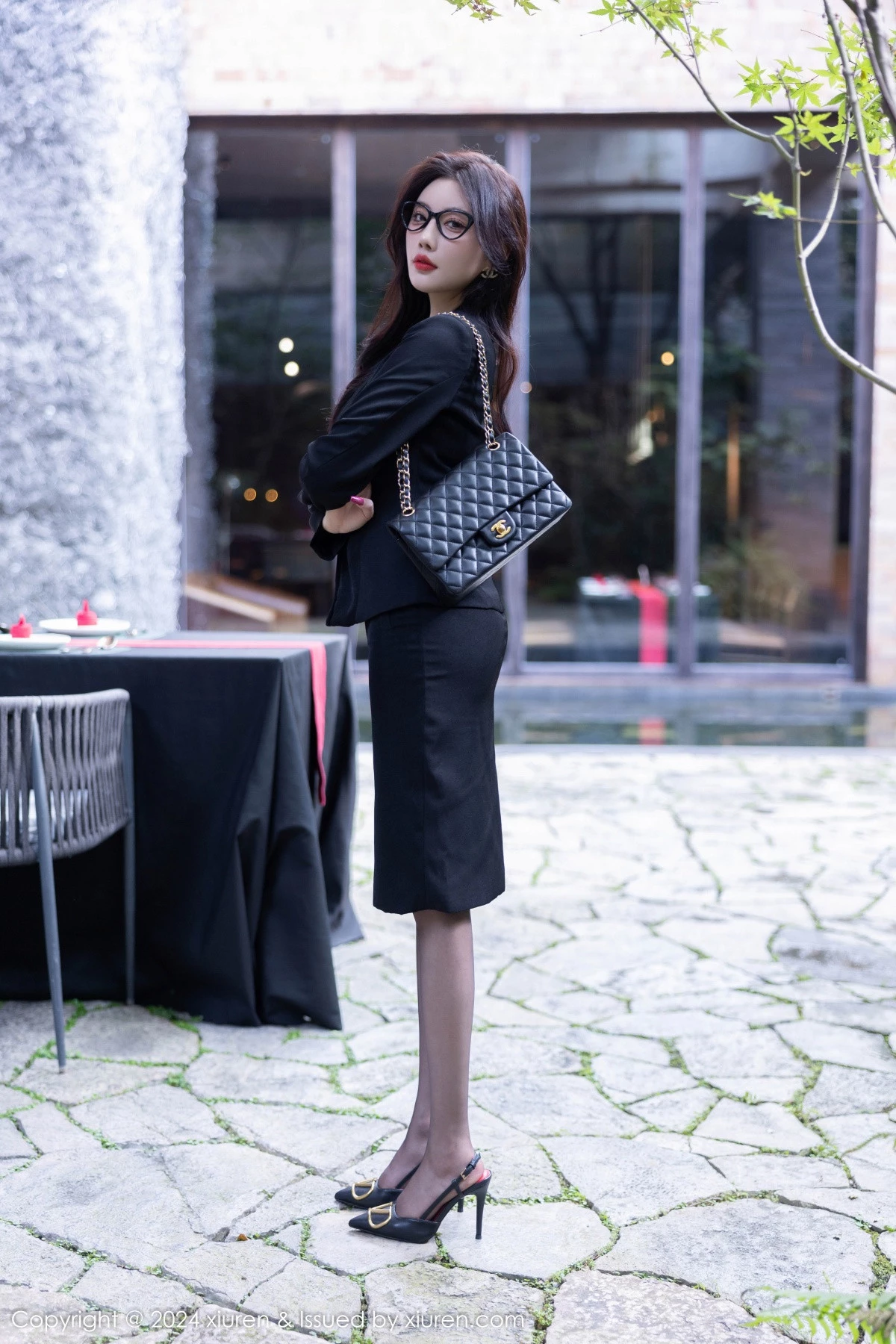 [[XiuRen秀人网]秀人网]No.9190_女神杨晨晨Yome性感黑色OL露蕾丝内衣配超薄黑丝极致魅惑写真80P