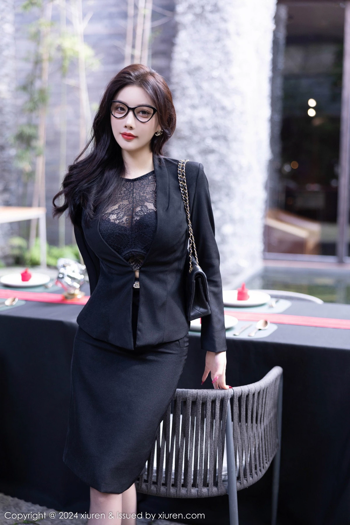 [[XiuRen秀人网]秀人网]No.9190_女神杨晨晨Yome性感黑色OL露蕾丝内衣配超薄黑丝极致魅惑写真80P