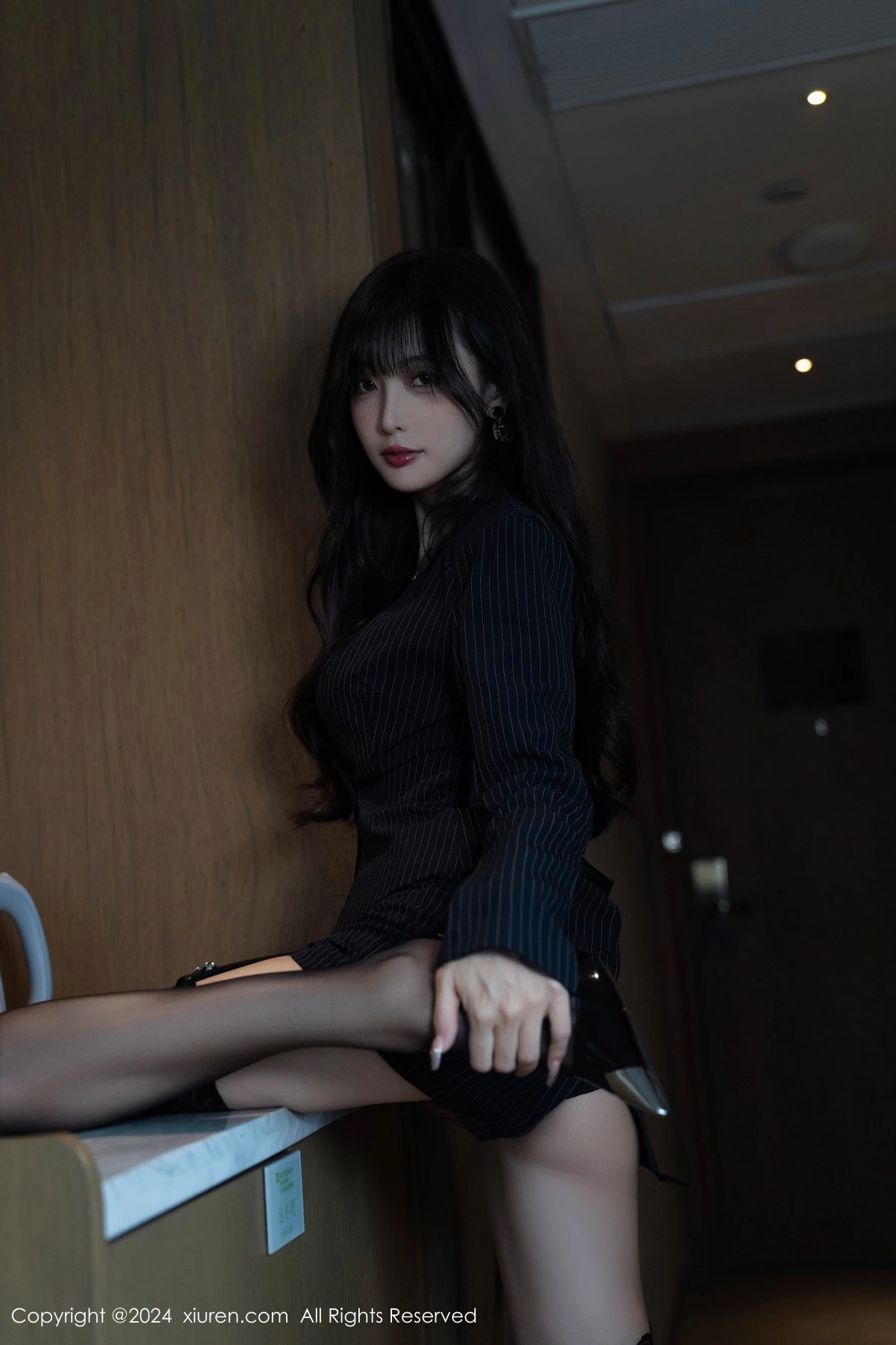 [[XiuRen秀人网]秀人网]No.9186_模特林星阑私房性感紫色情趣内衣配黑丝袜秀曼妙身姿诱惑写真90P