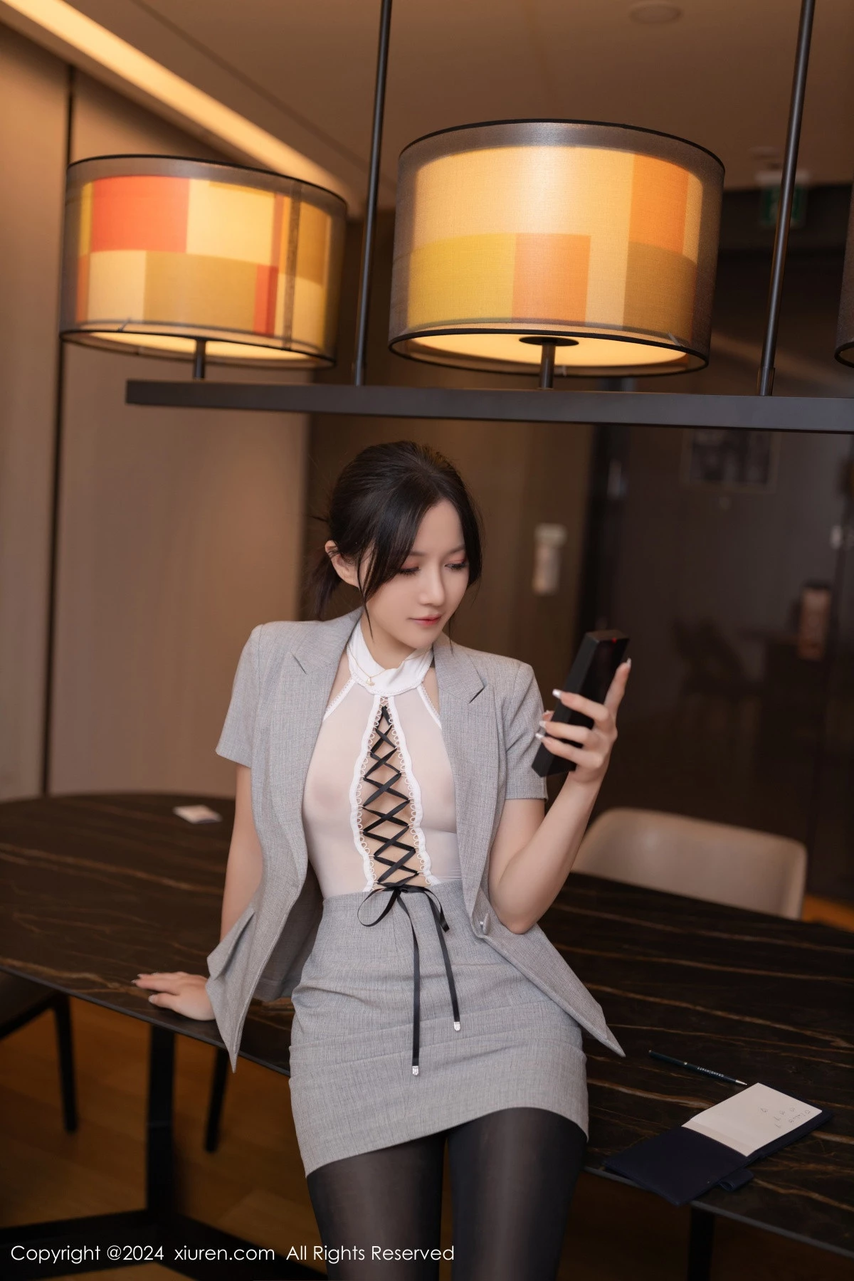 [[XiuRen秀人网]秀人网]No.9189_模特鱼子酱性感白色薄透上衣配超薄黑丝秀婀娜身段迷人诱惑写真82P