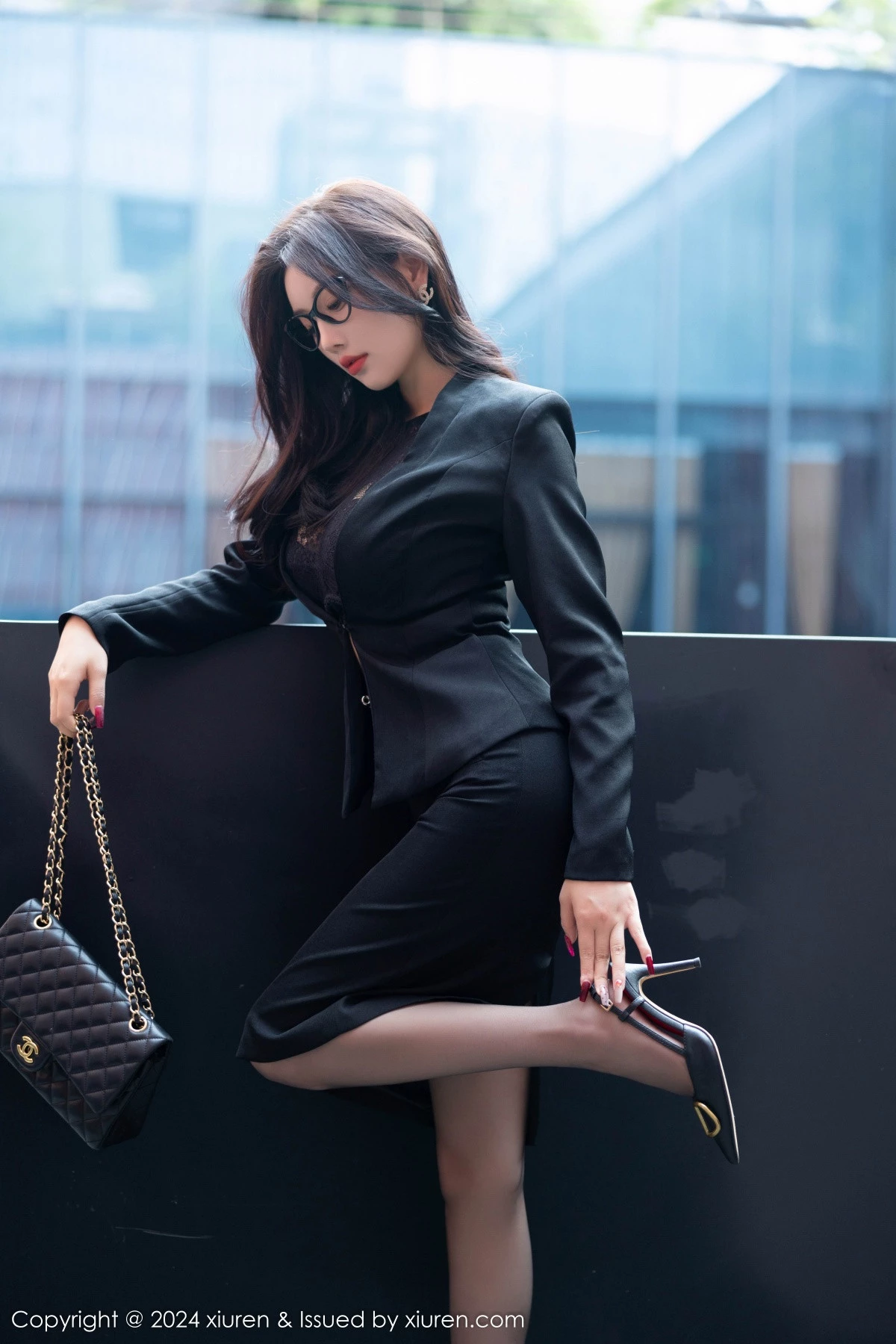 [[XiuRen秀人网]秀人网]No.9190_女神杨晨晨Yome性感黑色OL露蕾丝内衣配超薄黑丝极致魅惑写真80P