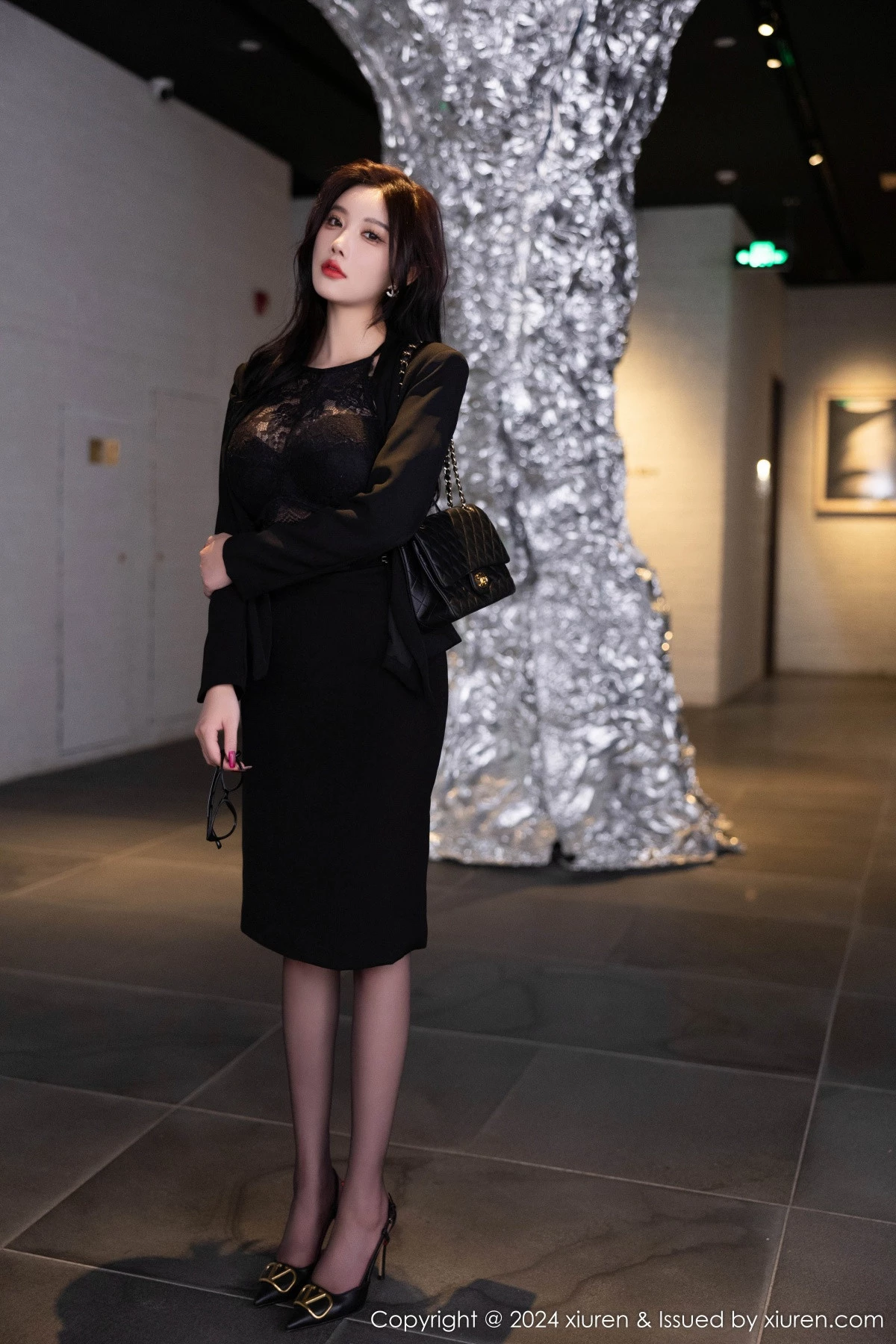 [[XiuRen秀人网]秀人网]No.9190_女神杨晨晨Yome性感黑色OL露蕾丝内衣配超薄黑丝极致魅惑写真80P