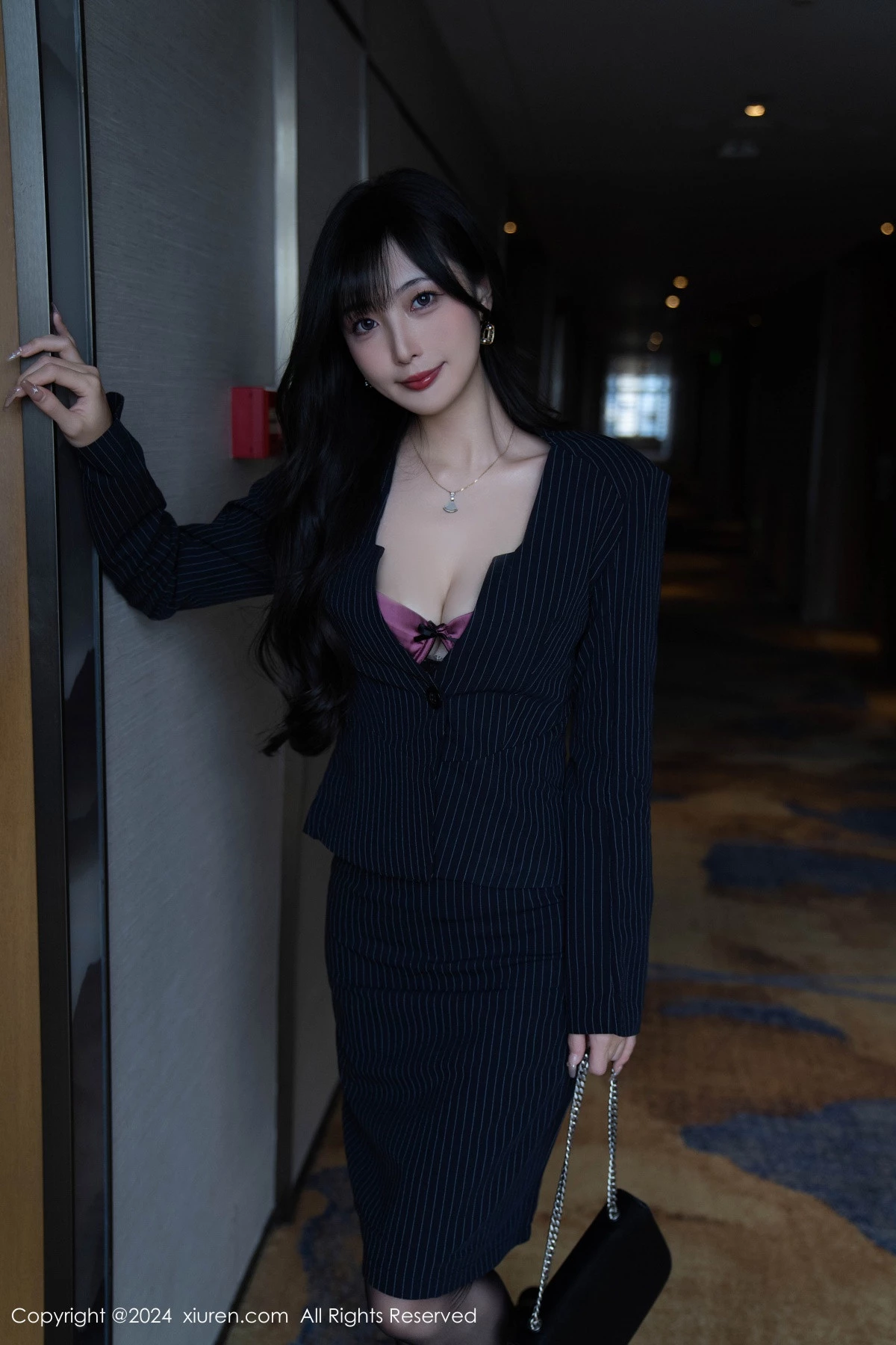 [[XiuRen秀人网]秀人网]No.9186_模特林星阑私房性感紫色情趣内衣配黑丝袜秀曼妙身姿诱惑写真90P