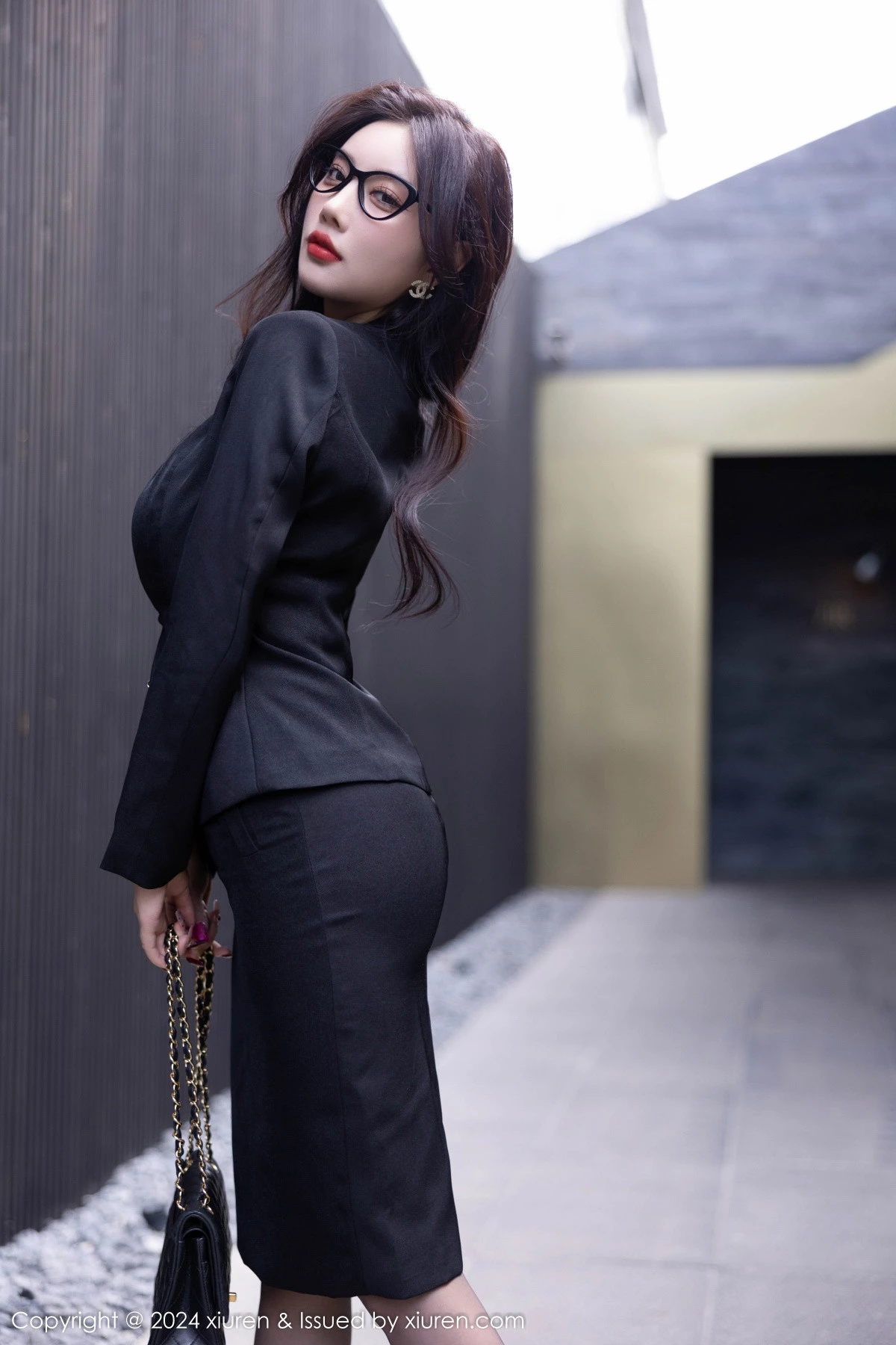 [[XiuRen秀人网]秀人网]No.9190_女神杨晨晨Yome性感黑色OL露蕾丝内衣配超薄黑丝极致魅惑写真80P