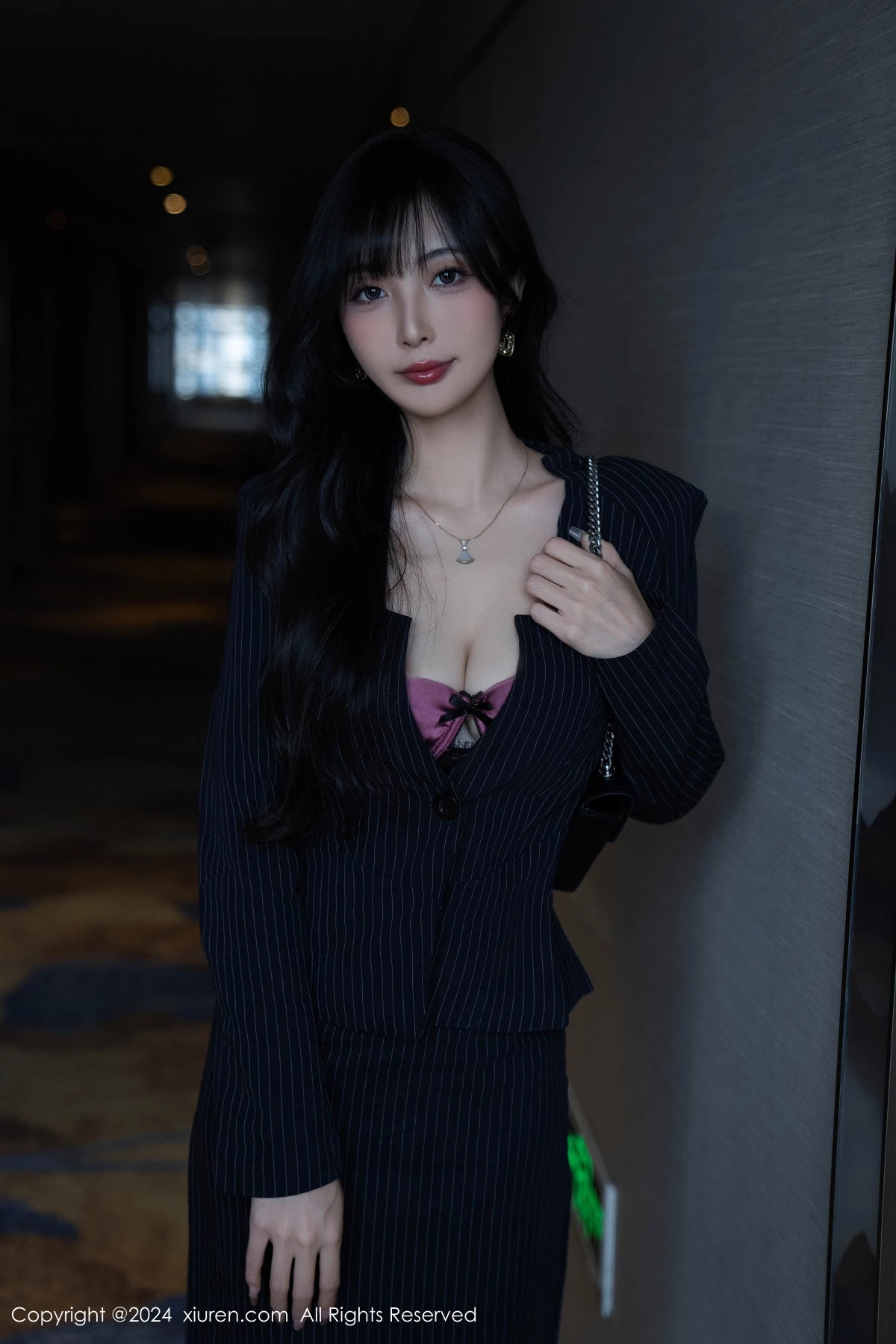 [[XiuRen秀人网]秀人网]No.9186_模特林星阑私房性感紫色情趣内衣配黑丝袜秀曼妙身姿诱惑写真90P