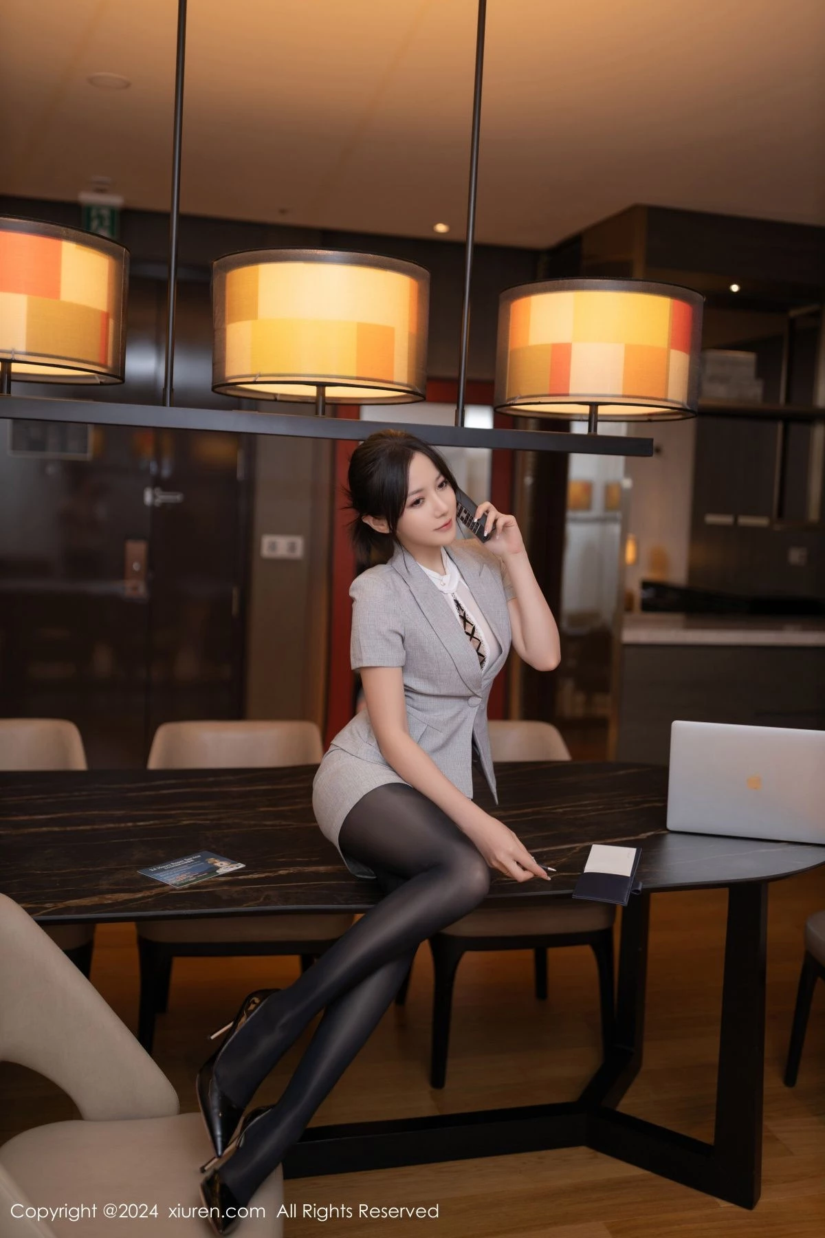 [[XiuRen秀人网]秀人网]No.9189_模特鱼子酱性感白色薄透上衣配超薄黑丝秀婀娜身段迷人诱惑写真82P