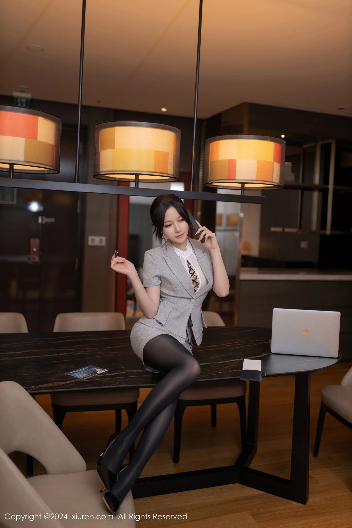 [[XiuRen秀人网]秀人网]No.9189_模特鱼子酱性感白色薄透上衣配超薄黑丝秀婀娜身段迷人诱惑写真82P