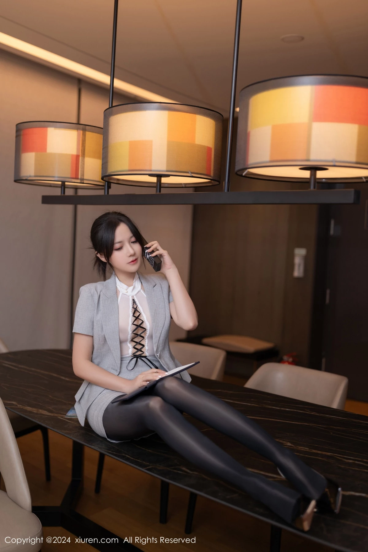 [[XiuRen秀人网]秀人网]No.9189_模特鱼子酱性感白色薄透上衣配超薄黑丝秀婀娜身段迷人诱惑写真82P