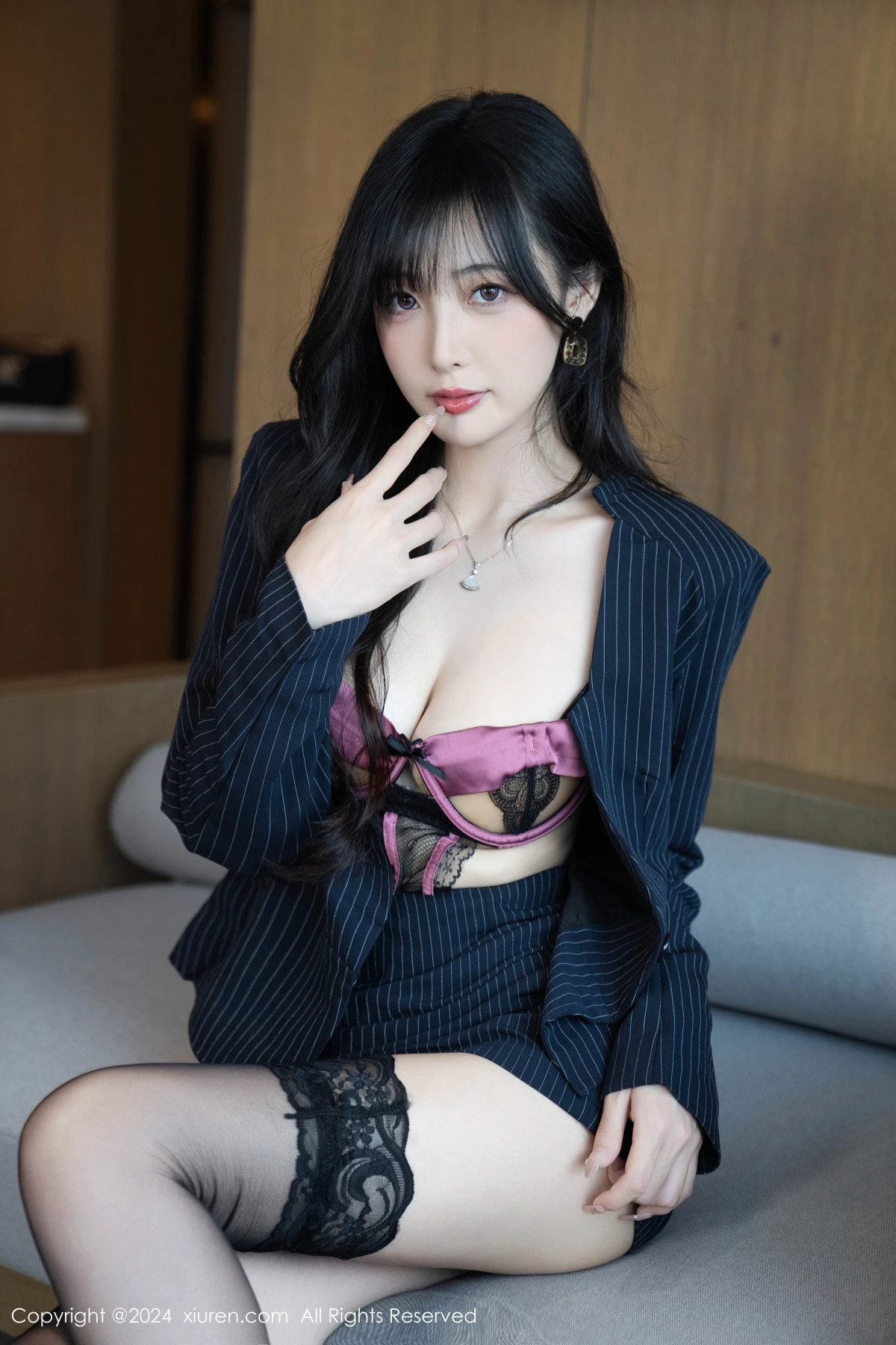 [[XiuRen秀人网]秀人网]No.9186_模特林星阑私房性感紫色情趣内衣配黑丝袜秀曼妙身姿诱惑写真90P