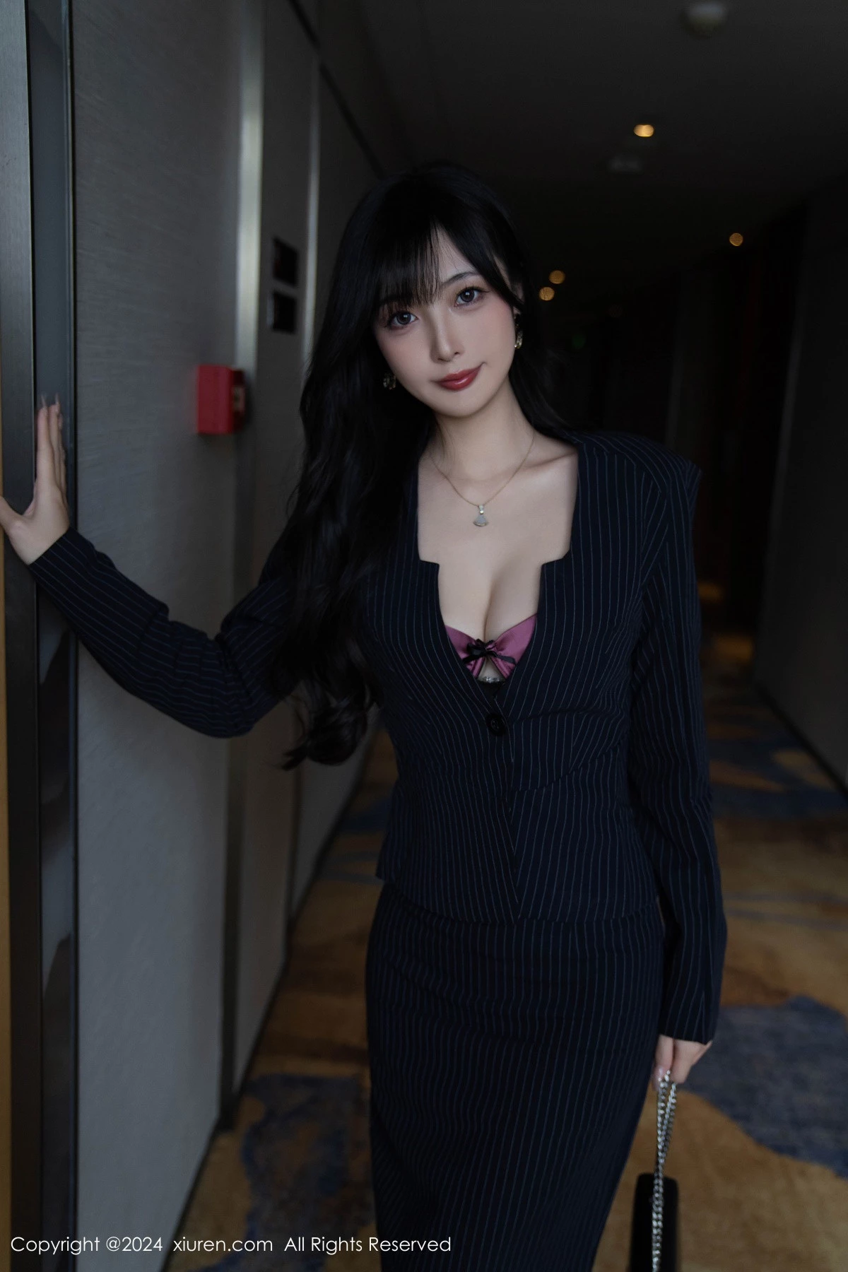 [[XiuRen秀人网]秀人网]No.9186_模特林星阑私房性感紫色情趣内衣配黑丝袜秀曼妙身姿诱惑写真90P