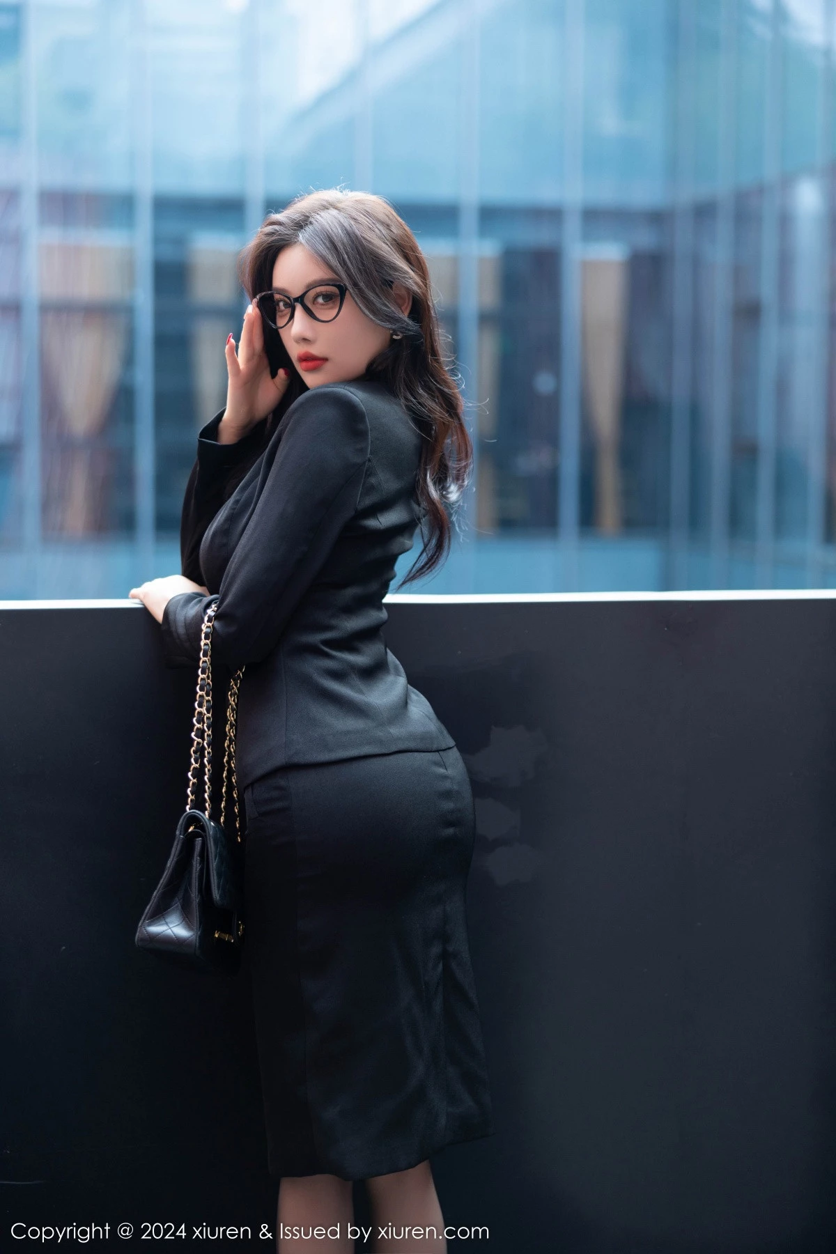 [[XiuRen秀人网]秀人网]No.9190_女神杨晨晨Yome性感黑色OL露蕾丝内衣配超薄黑丝极致魅惑写真80P