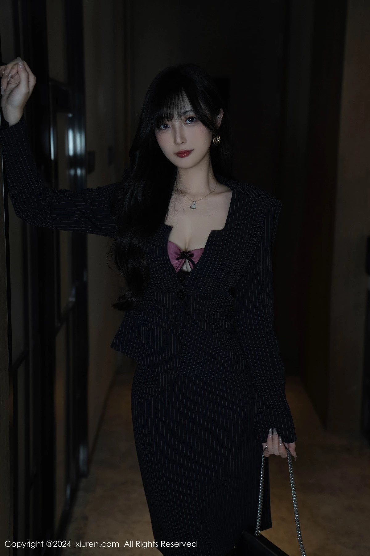 [[XiuRen秀人网]秀人网]No.9186_模特林星阑私房性感紫色情趣内衣配黑丝袜秀曼妙身姿诱惑写真90P