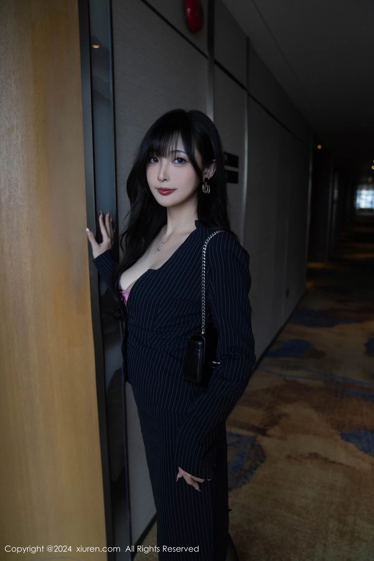 [[XiuRen秀人网]秀人网]No.9186_模特林星阑私房性感紫色情趣内衣配黑丝袜秀曼妙身姿诱惑写真90P