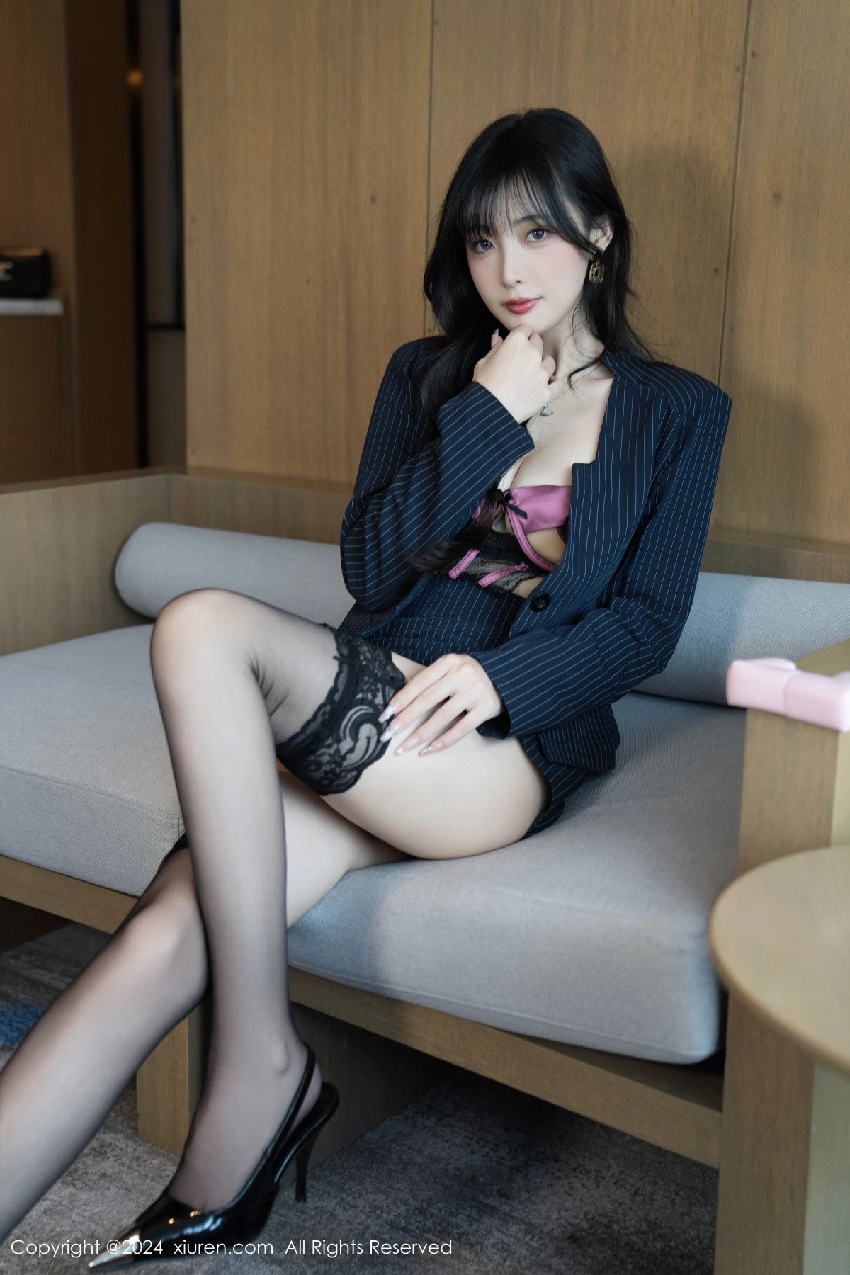 [[XiuRen秀人网]秀人网]No.9186_模特林星阑私房性感紫色情趣内衣配黑丝袜秀曼妙身姿诱惑写真90P