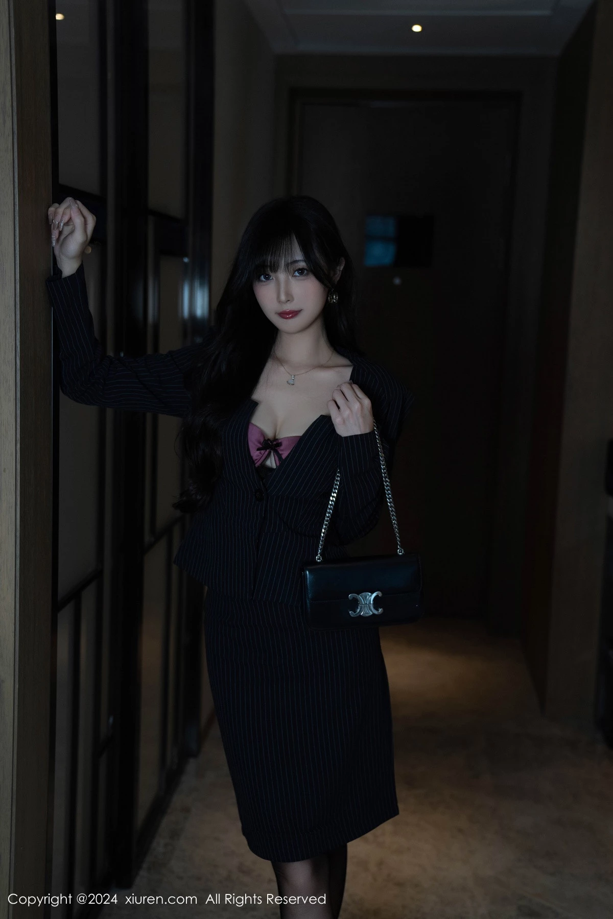 [[XiuRen秀人网]秀人网]No.9186_模特林星阑私房性感紫色情趣内衣配黑丝袜秀曼妙身姿诱惑写真90P