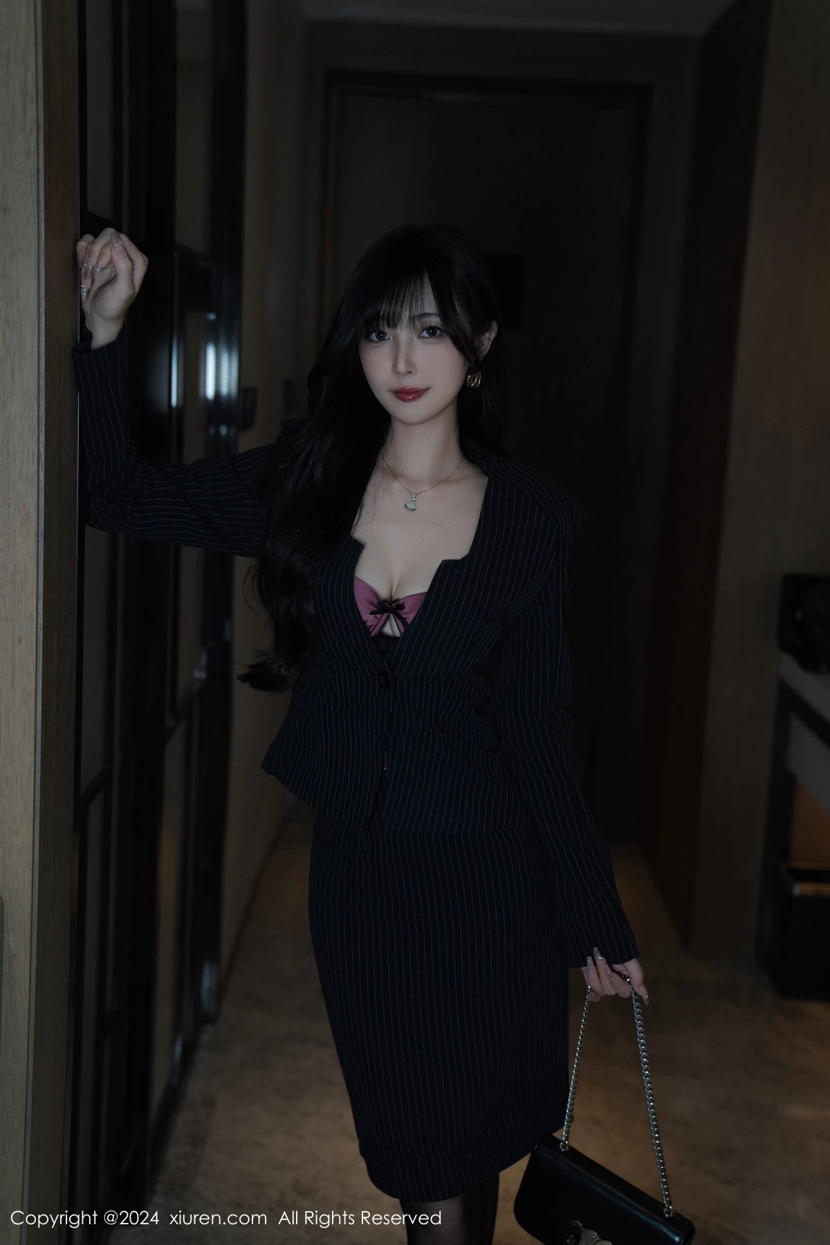 [[XiuRen秀人网]秀人网]No.9186_模特林星阑私房性感紫色情趣内衣配黑丝袜秀曼妙身姿诱惑写真90P