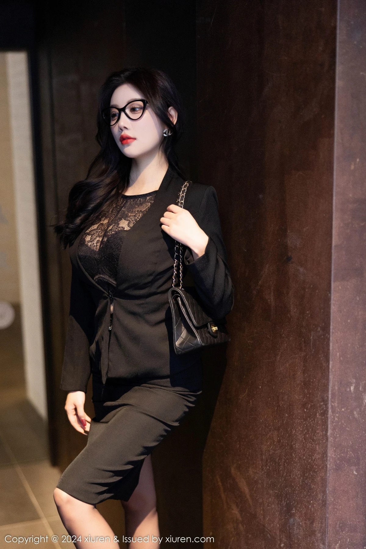 [[XiuRen秀人网]秀人网]No.9190_女神杨晨晨Yome性感黑色OL露蕾丝内衣配超薄黑丝极致魅惑写真80P