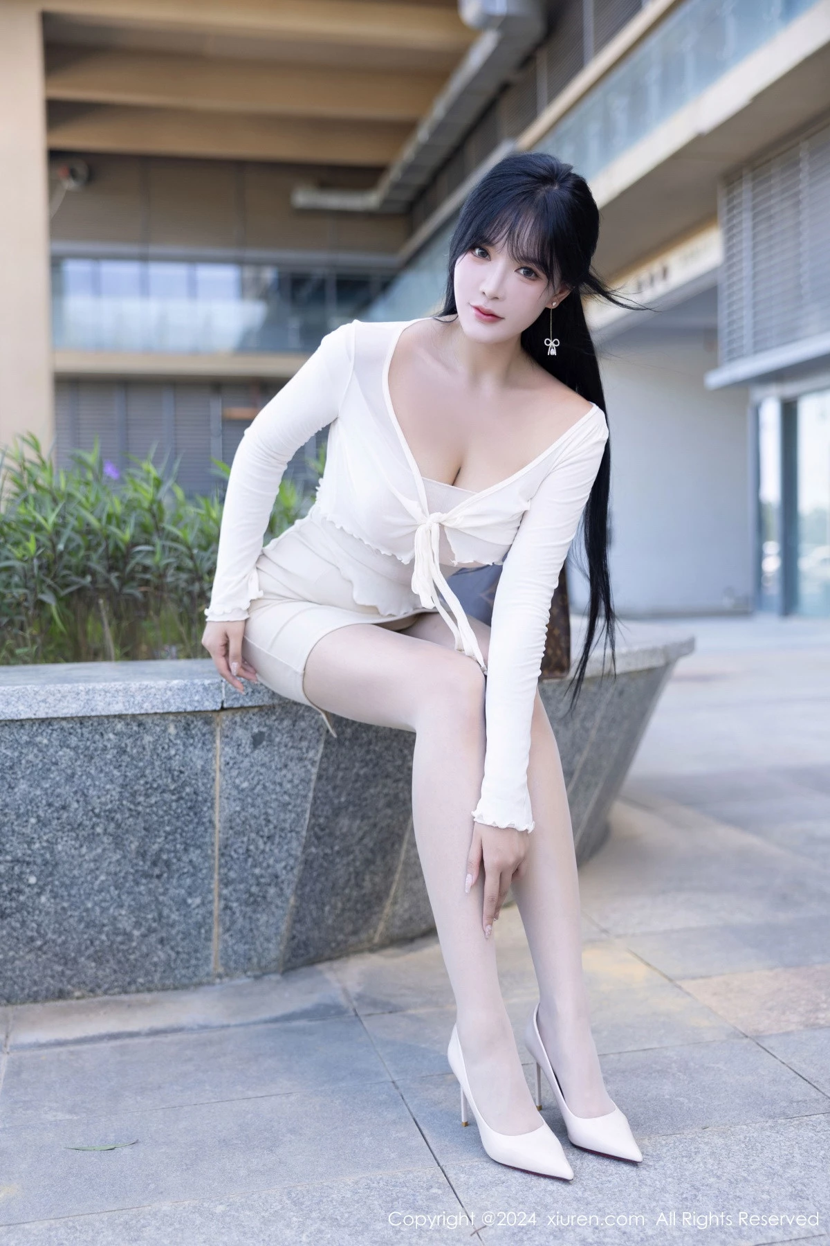 [[XiuRen秀人网]秀人网]No.9320_模特娜比性感白色连衣短裙配超薄白丝秀凹凸身材完美诱惑写真82P