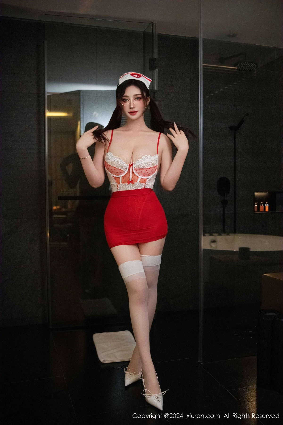 [[XiuRen秀人网]秀人网]No.9316_模特蕾蕾醒了没性感红色连衣短裙配白丝袜秀翘臀美腿诱惑写真46P