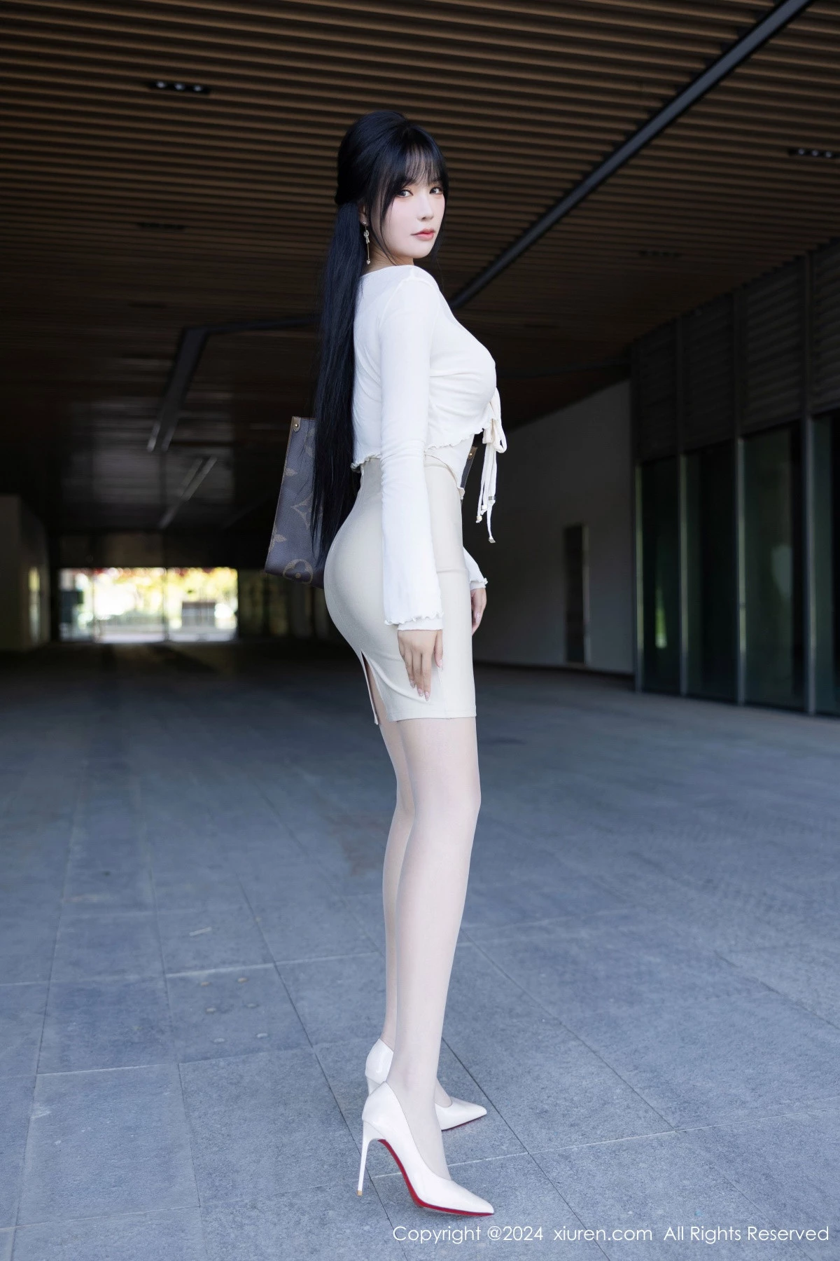 [[XiuRen秀人网]秀人网]No.9320_模特娜比性感白色连衣短裙配超薄白丝秀凹凸身材完美诱惑写真82P