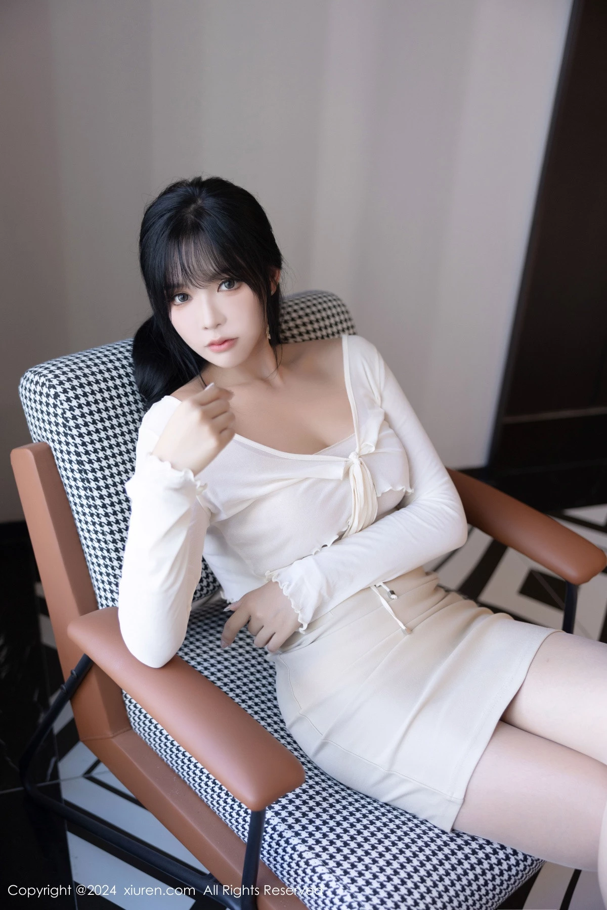 [[XiuRen秀人网]秀人网]No.9320_模特娜比性感白色连衣短裙配超薄白丝秀凹凸身材完美诱惑写真82P