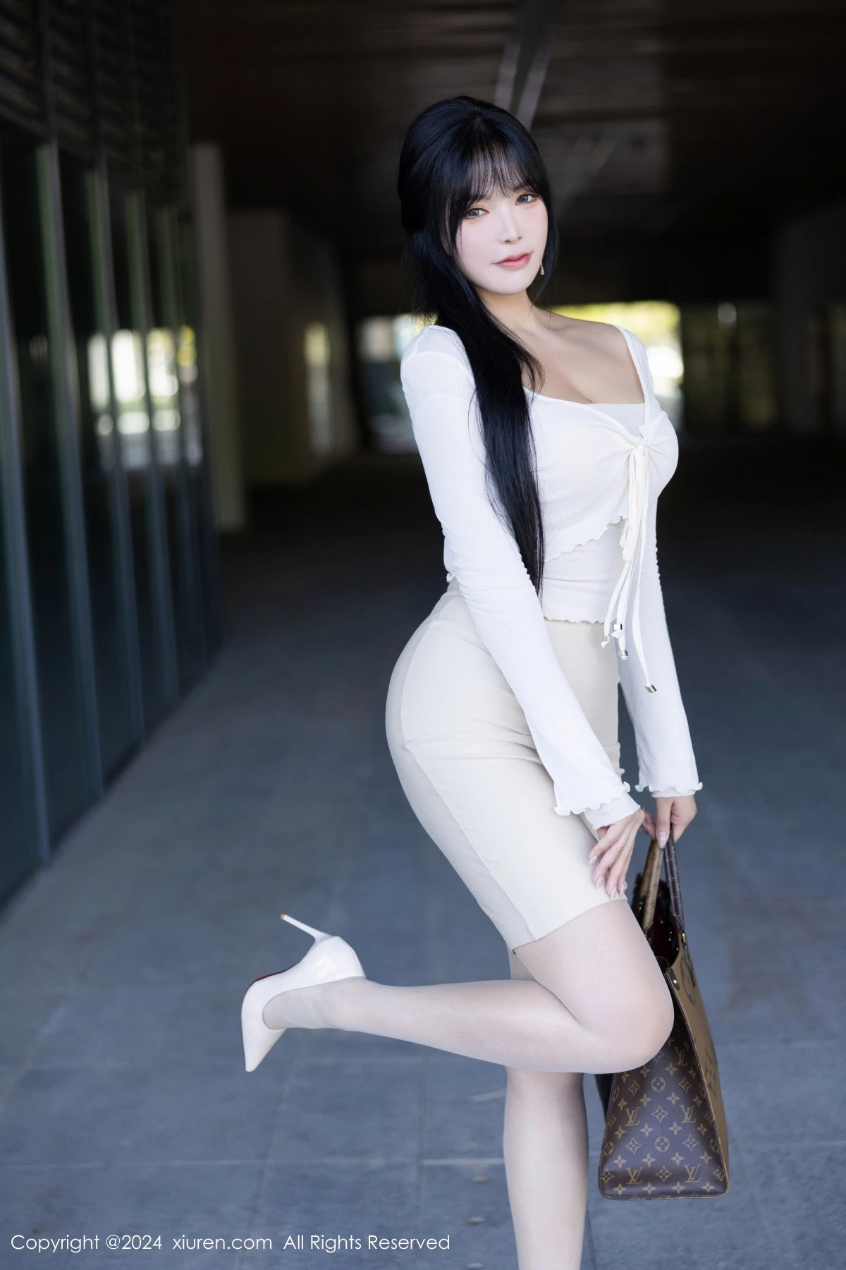 [[XiuRen秀人网]秀人网]No.9320_模特娜比性感白色连衣短裙配超薄白丝秀凹凸身材完美诱惑写真82P