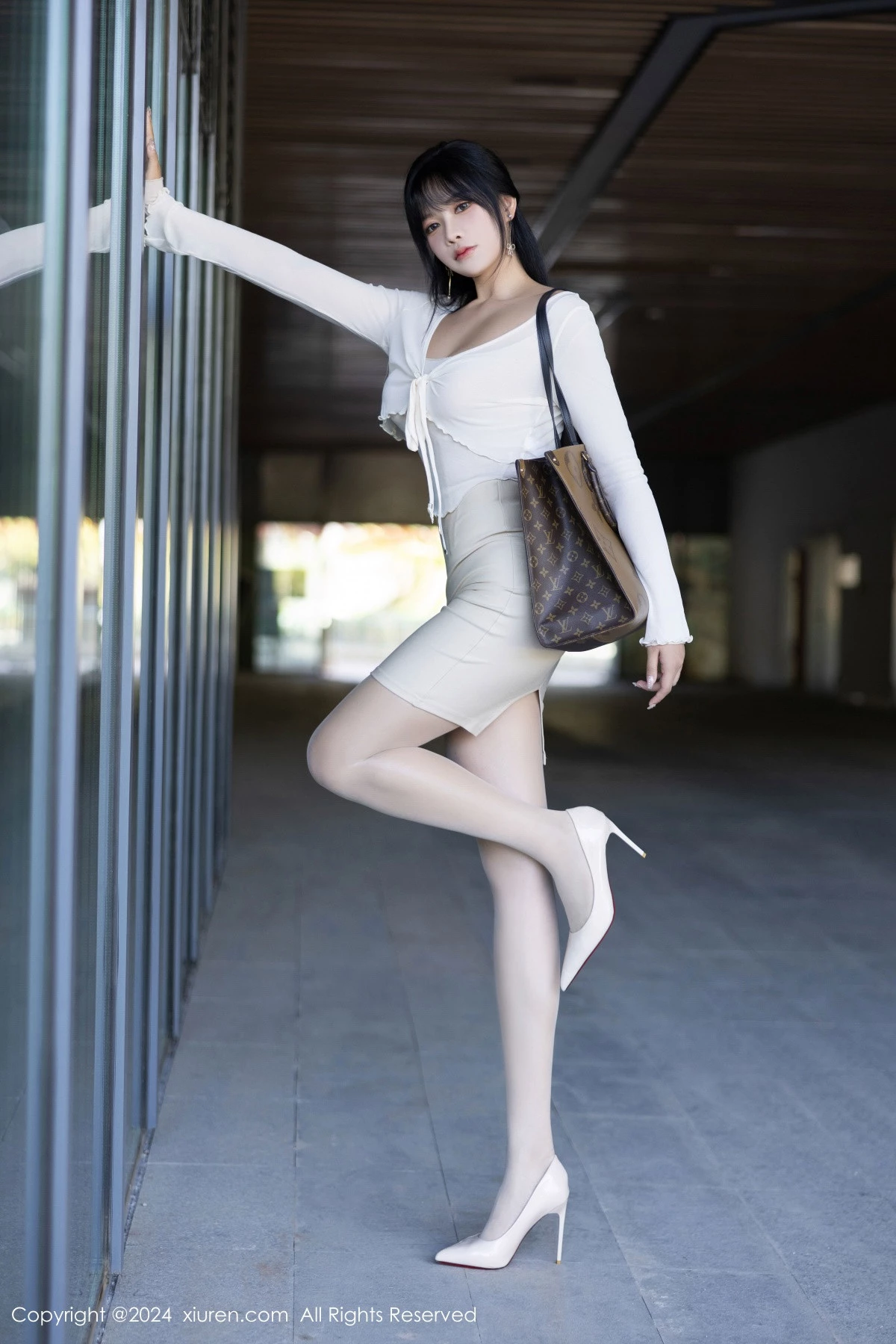 [[XiuRen秀人网]秀人网]No.9320_模特娜比性感白色连衣短裙配超薄白丝秀凹凸身材完美诱惑写真82P