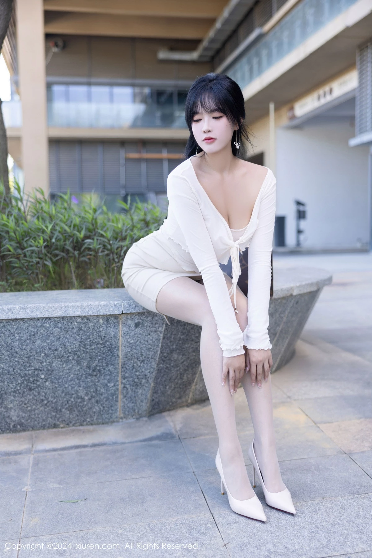 [[XiuRen秀人网]秀人网]No.9320_模特娜比性感白色连衣短裙配超薄白丝秀凹凸身材完美诱惑写真82P