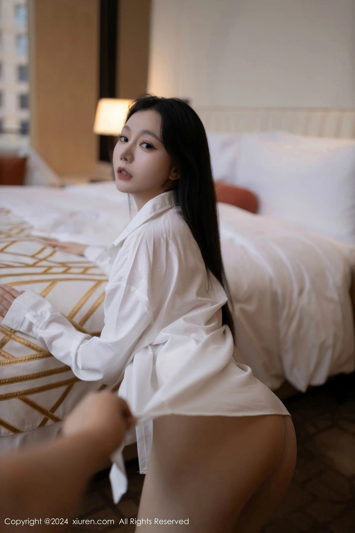 [[XiuRen秀人网]秀人网]No.9362_模特安然anran私房性感白色衬衫配肉色丝袜秀柔美身姿诱惑写真82P