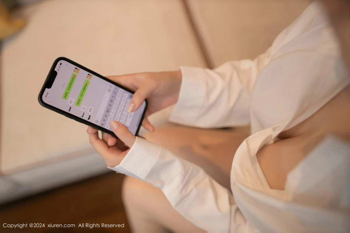 [[XiuRen秀人网]秀人网]No.9362_模特安然anran私房性感白色衬衫配肉色丝袜秀柔美身姿诱惑写真82P