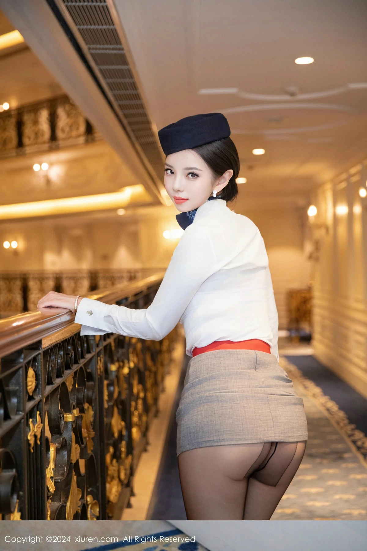 [[XiuRen秀人网]秀人网]No.9365_模特大美妞儿性感空姐制服露白色内衣配超薄黑丝秀美腿诱惑写真84P