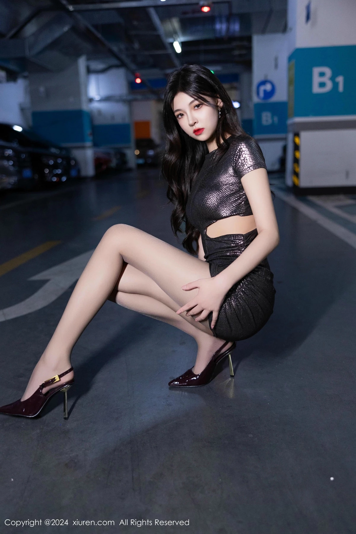 [[XiuRen秀人网]秀人网]No.9368_模特初梦瑶性感黑色连衣短裙+紫色情趣内衣秀曼妙身姿诱惑写真84P