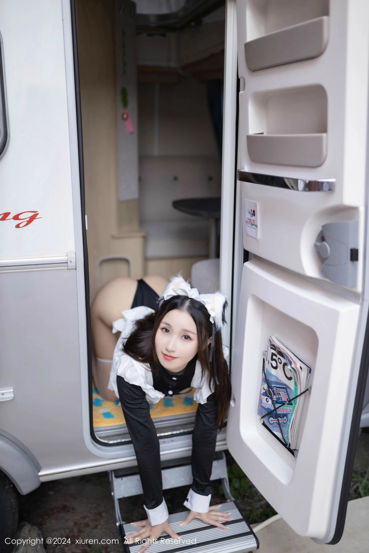 [[XiuRen秀人网]秀人网]No.9369_模特杏子Yada性感黑色女仆服饰配白色丝袜秀曼妙身姿诱惑写真79P