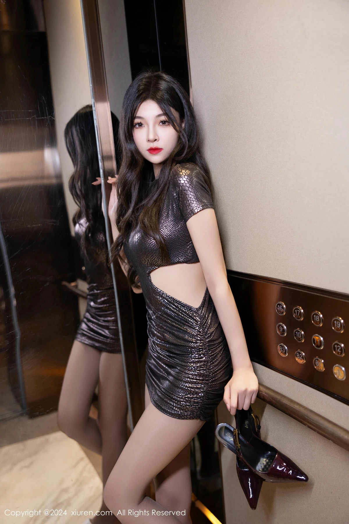 [[XiuRen秀人网]秀人网]No.9368_模特初梦瑶性感黑色连衣短裙+紫色情趣内衣秀曼妙身姿诱惑写真84P
