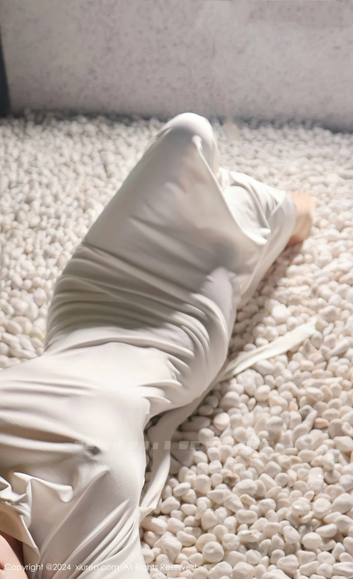 [[XiuRen秀人网]秀人网]No.9376_模特小薯条nienie白色连衣裙+红色情趣服饰秀曼妙身姿诱惑写真81P