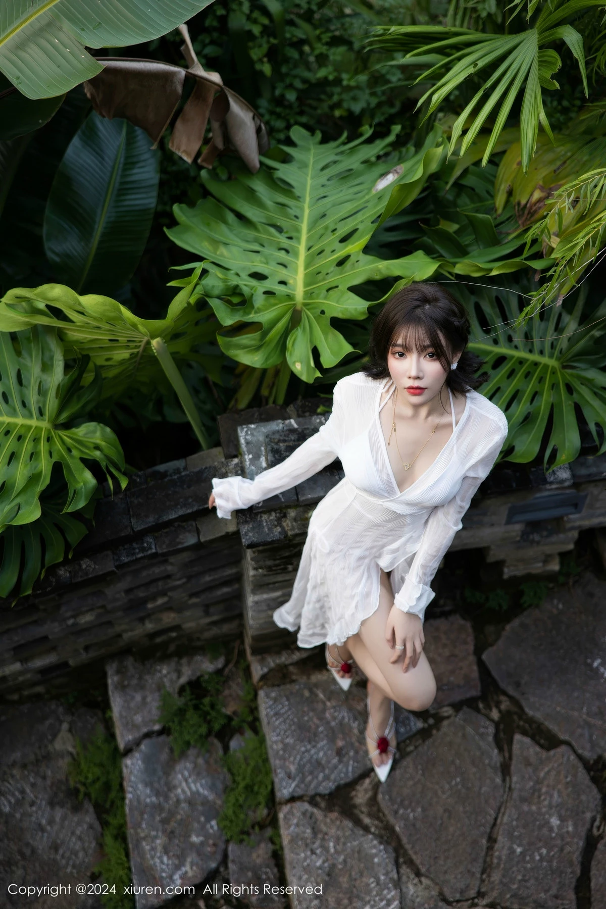 [[XiuRen秀人网]秀人网]No.9375_女神徐莉芝Booty性感白色蕾丝内衣配白丝袜秀曼妙身姿诱惑写真81P